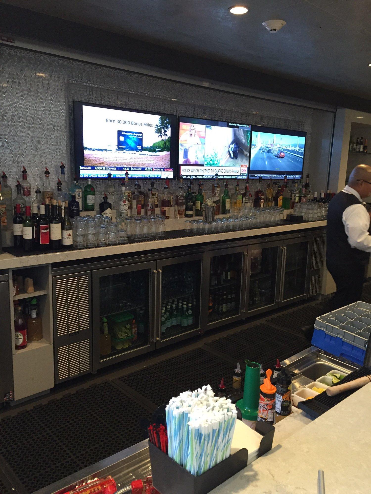 American Airlines Admirals Club (Gate D15) image 21 of 25