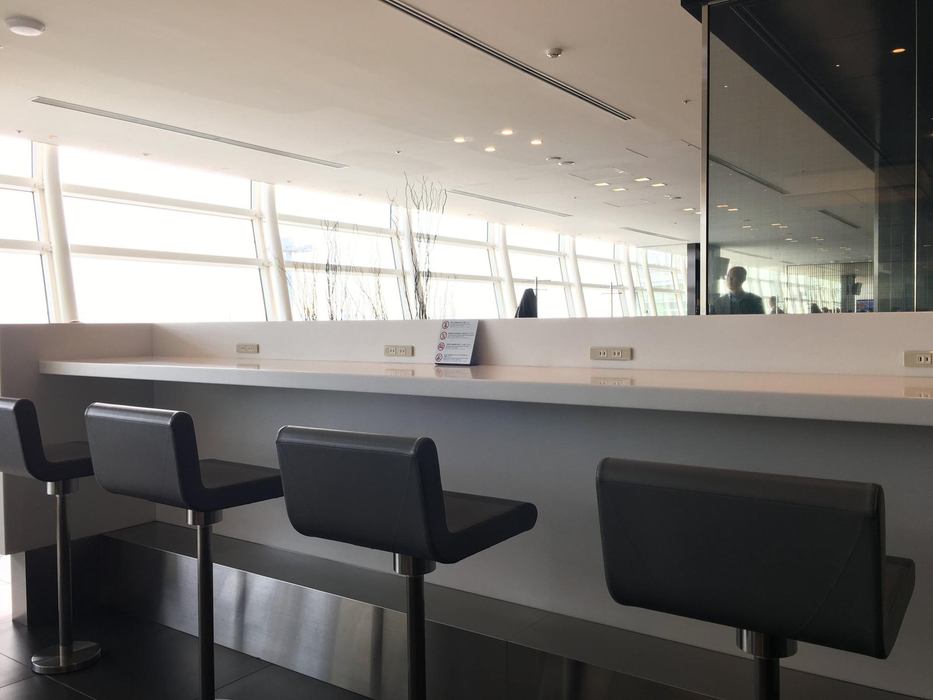 All Nippon Airways ANA Lounge (Gate 110) image 19 of 41