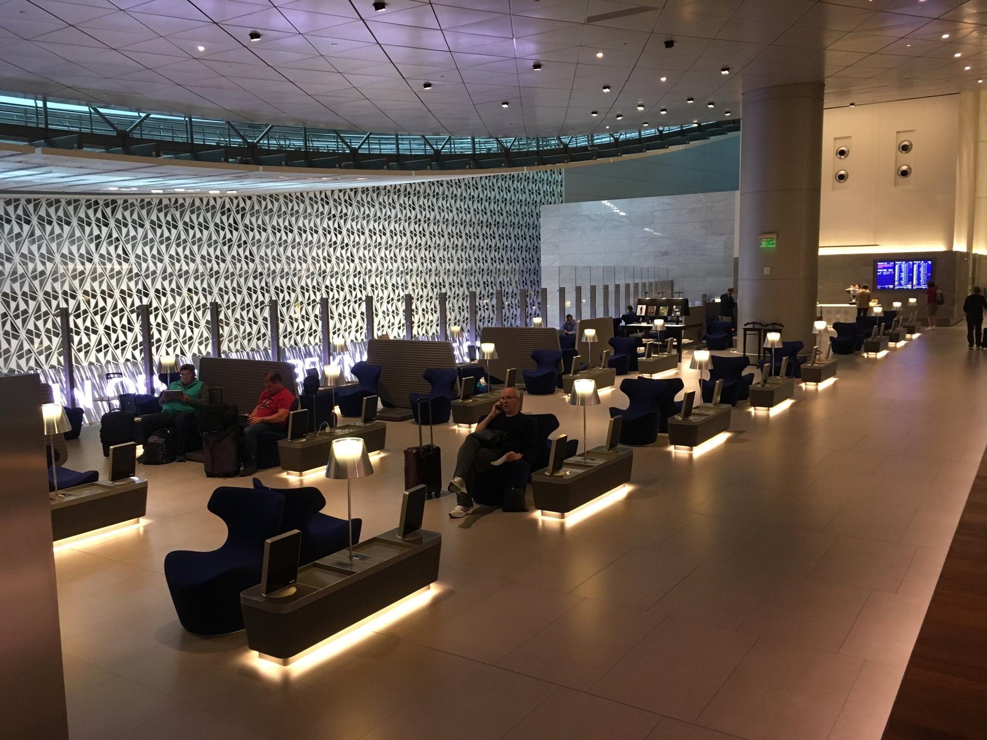 Qatar Airways Al Mourjan Business Class Lounge image 78 of 100