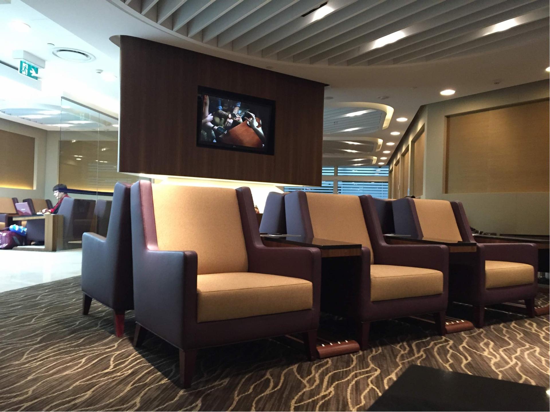 Singapore Airlines SilverKris Business Class Lounge image 5 of 7