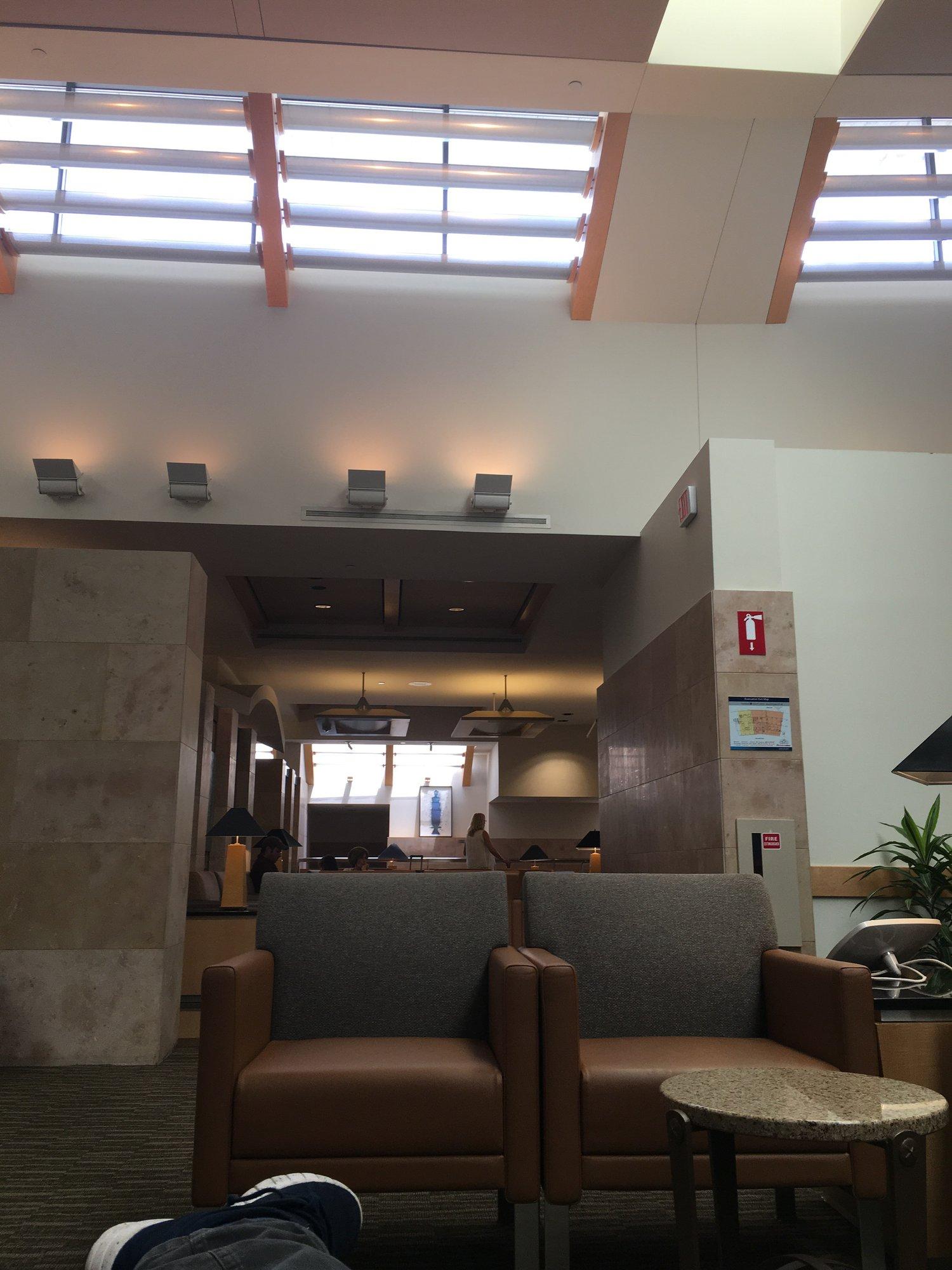 American Airlines Admirals Club image 5 of 17