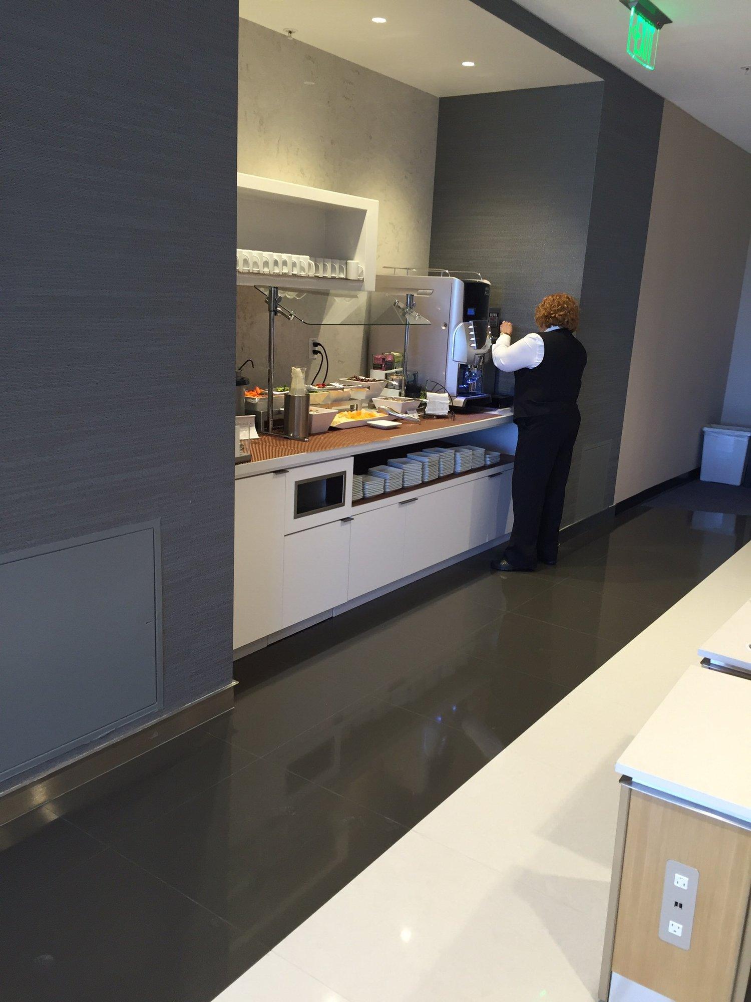 American Airlines Admirals Club (Gate D15) image 5 of 25