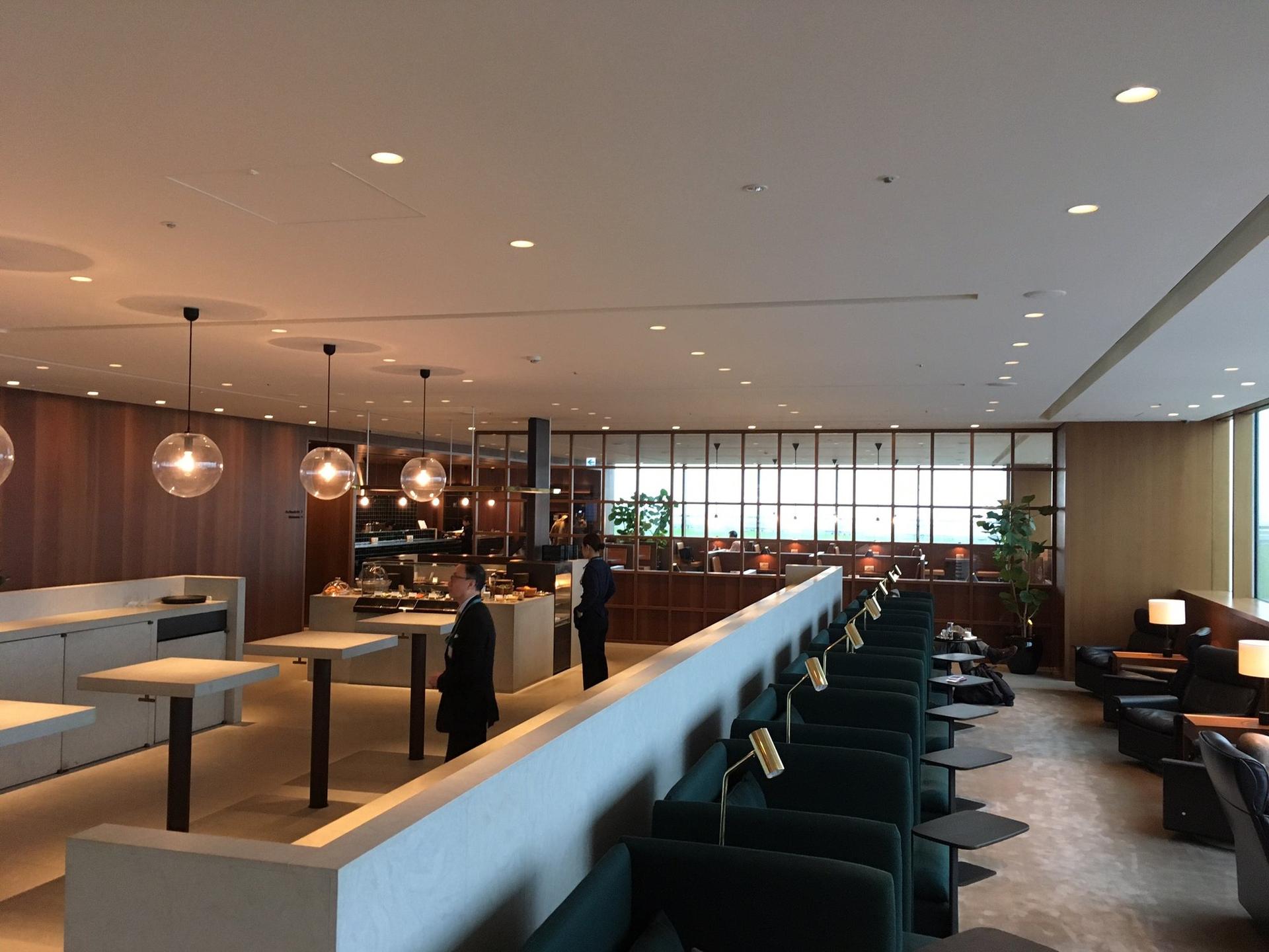Cathay Pacific Lounge image 37 of 49