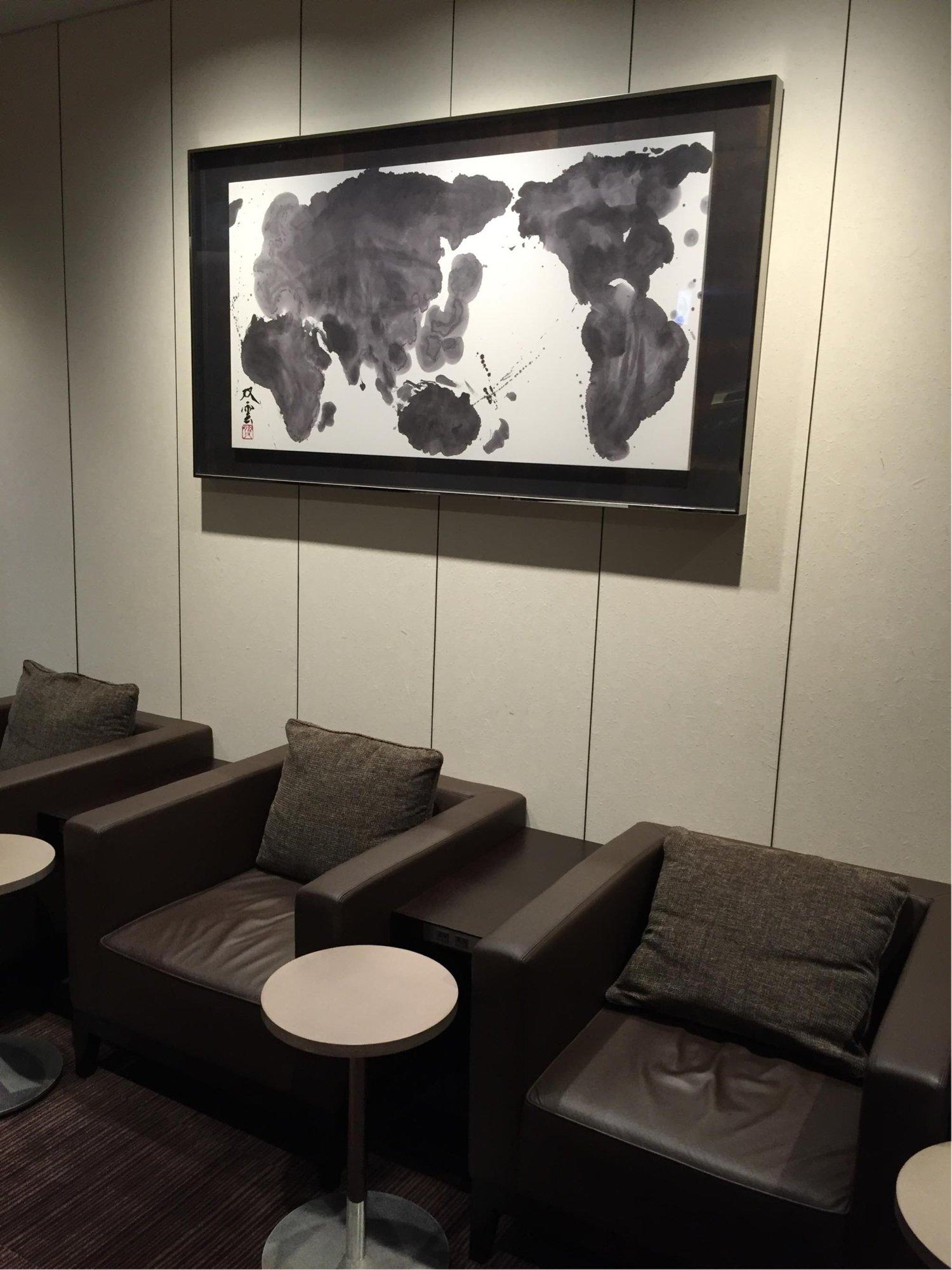 Japan Airlines JAL First Class Lounge image 27 of 43