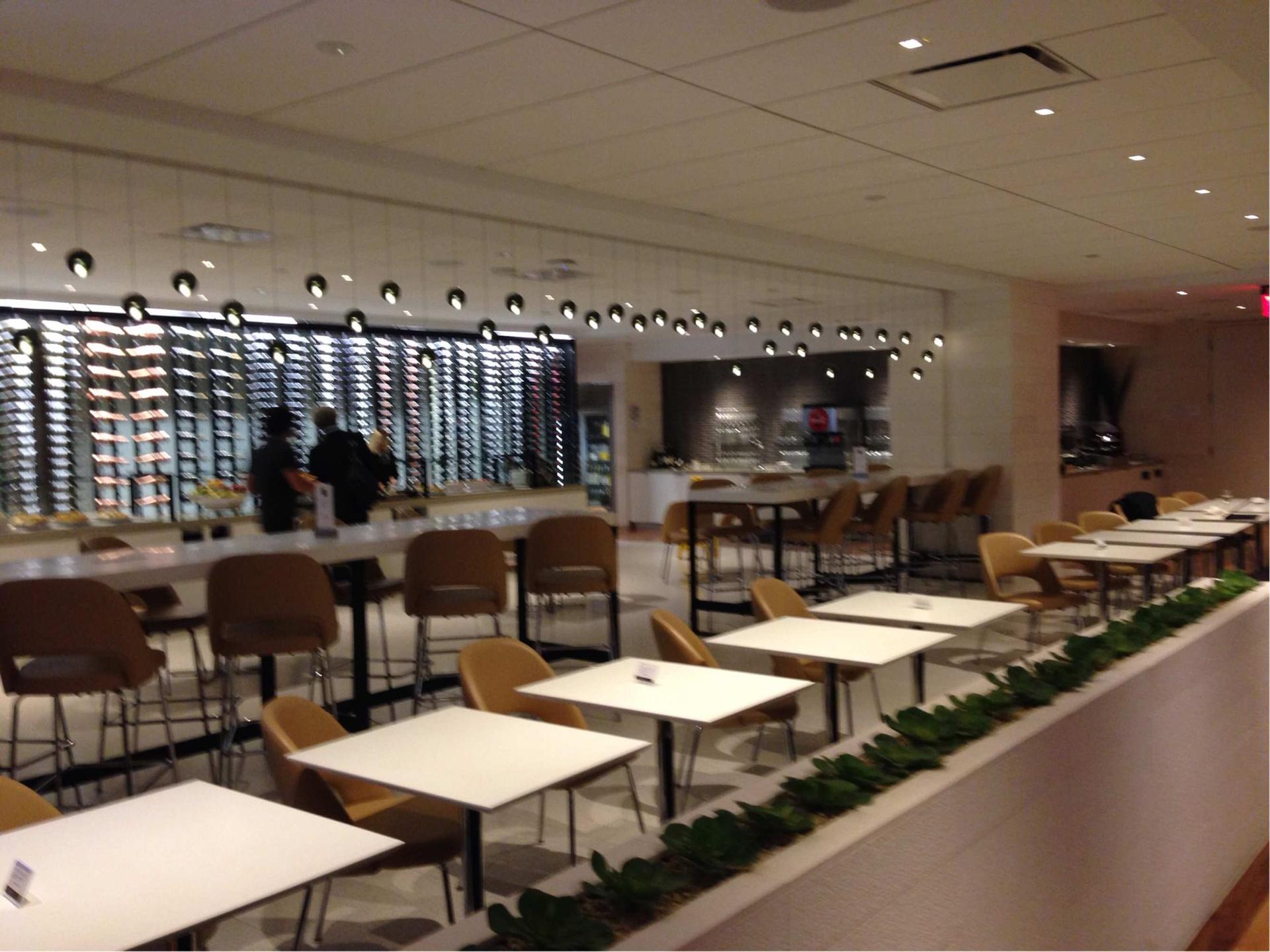 Star Alliance Business Class Lounge image 33 of 72