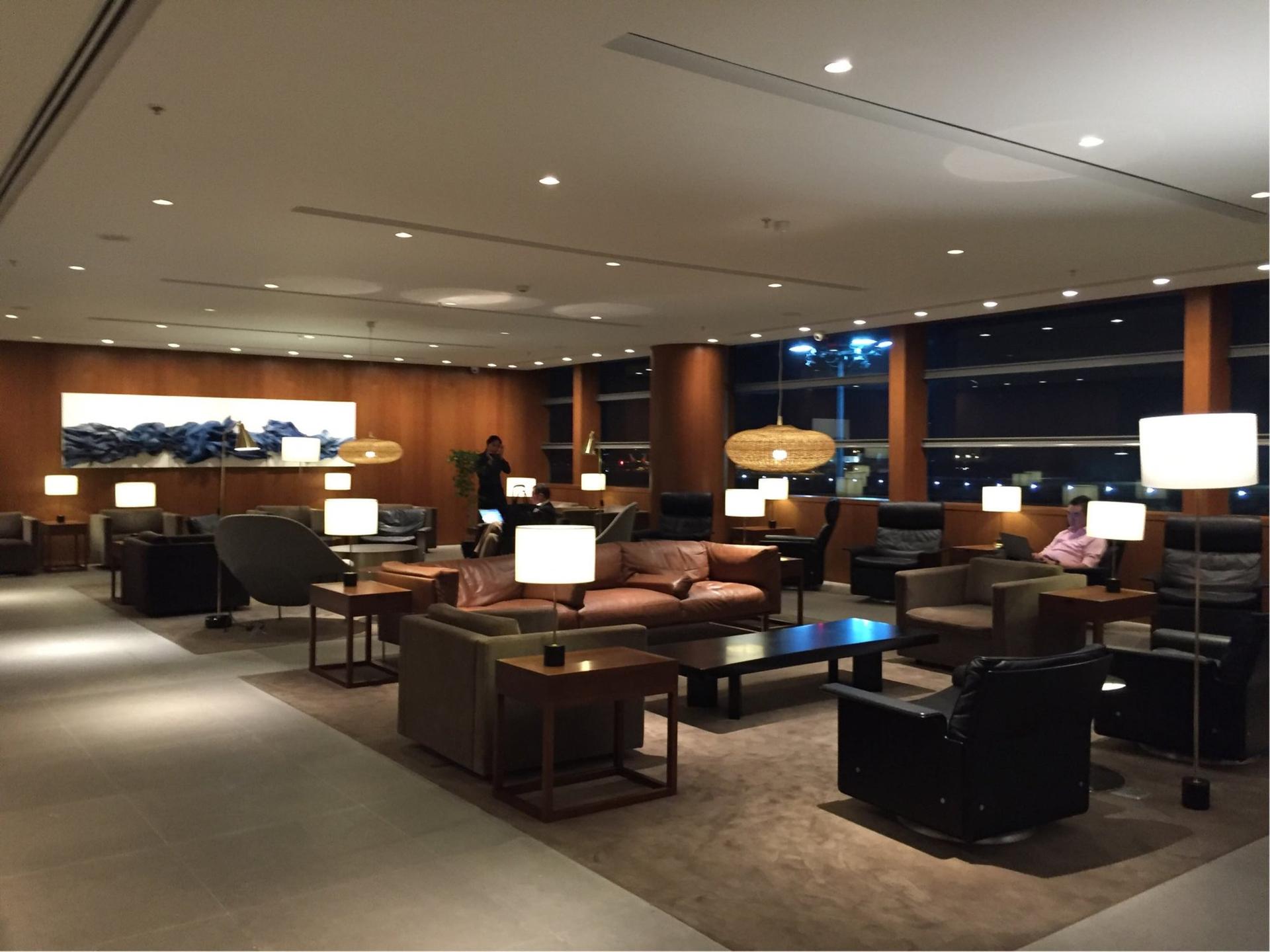 Cathay Pacific First and Business Class Lounge image 12 of 19