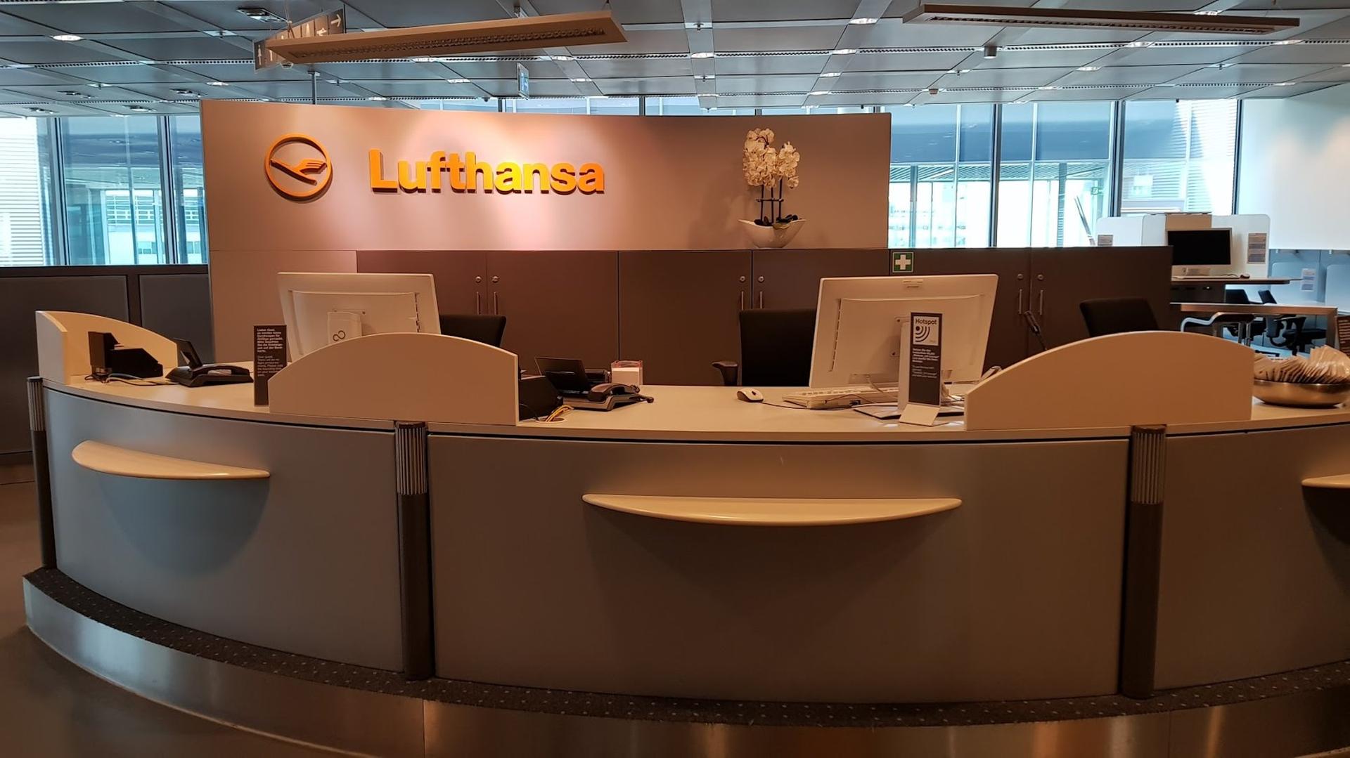 Lufthansa Business Lounge (Non-Schengen, Gates B24-B28) image 30 of 34