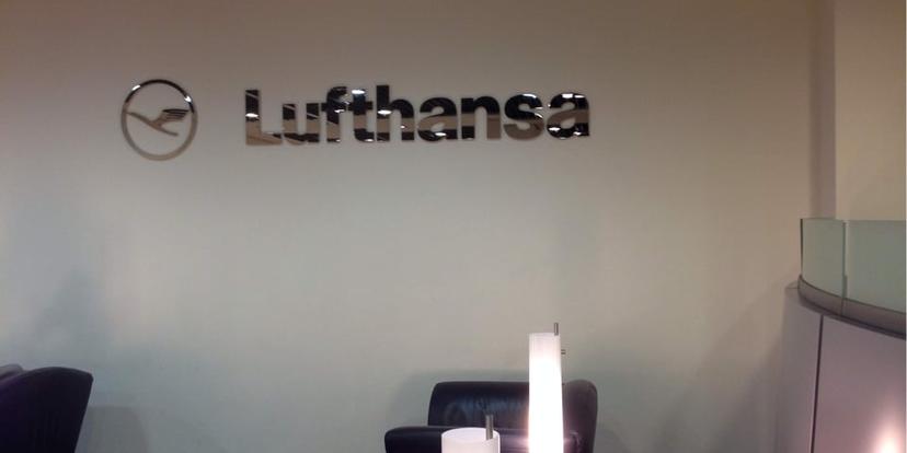 Lufthansa Senator Lounge image 4 of 5