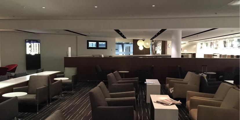 Qantas Airways International Business Lounge image 5 of 5