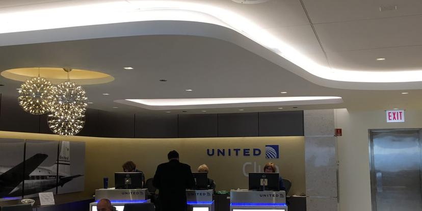 United Airlines United Club (Gate B18) image 2 of 5