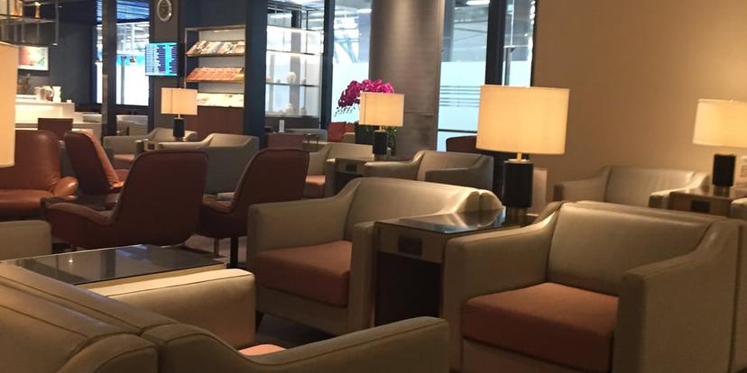Singapore Airlines SilverKris Business Class Lounge image 2 of 5