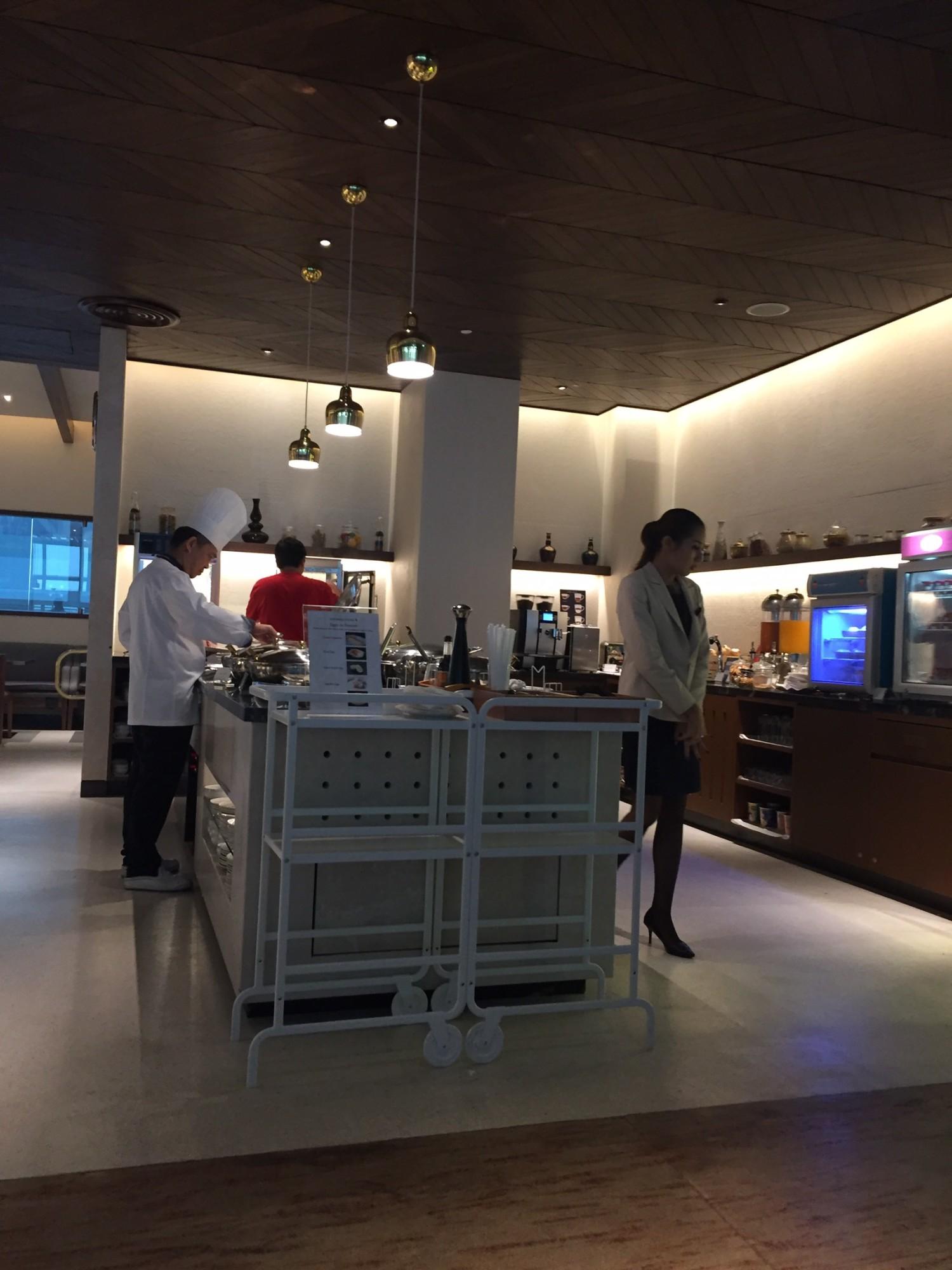 Singapore Airlines SilverKris Business Class Lounge  image 1 of 16