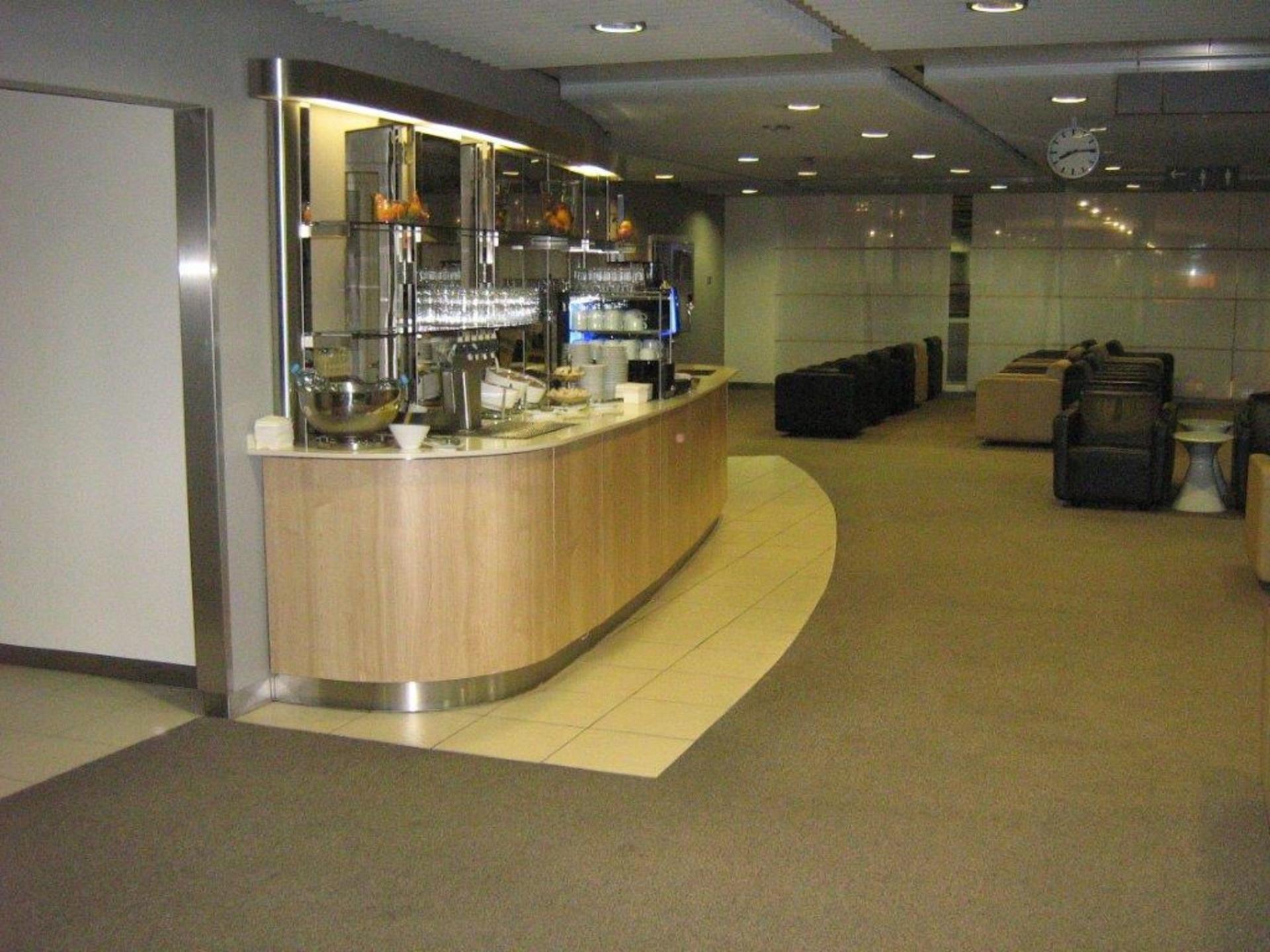 Lufthansa Business Lounge image 9 of 22