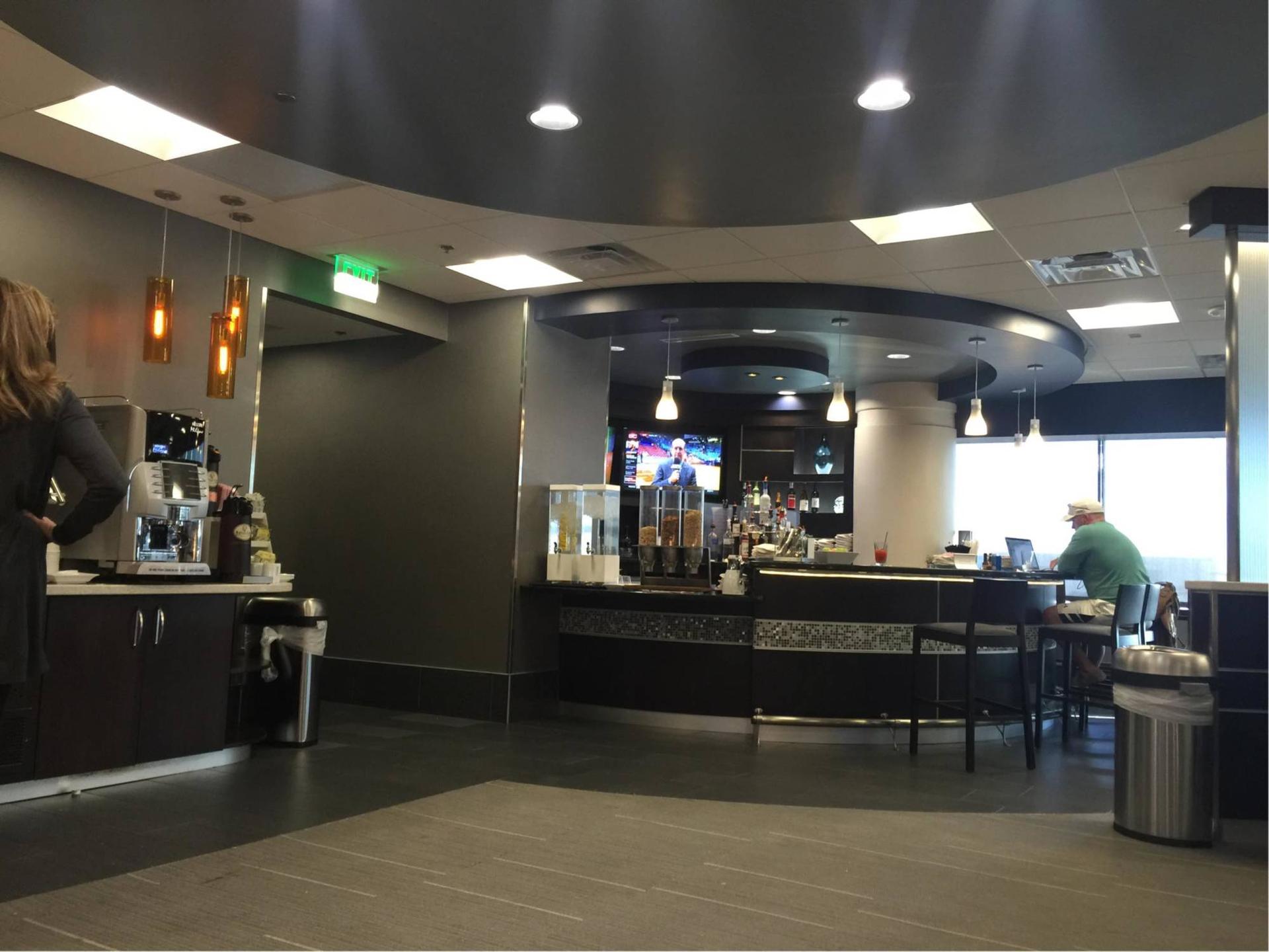 American Airlines Admirals Club image 9 of 12
