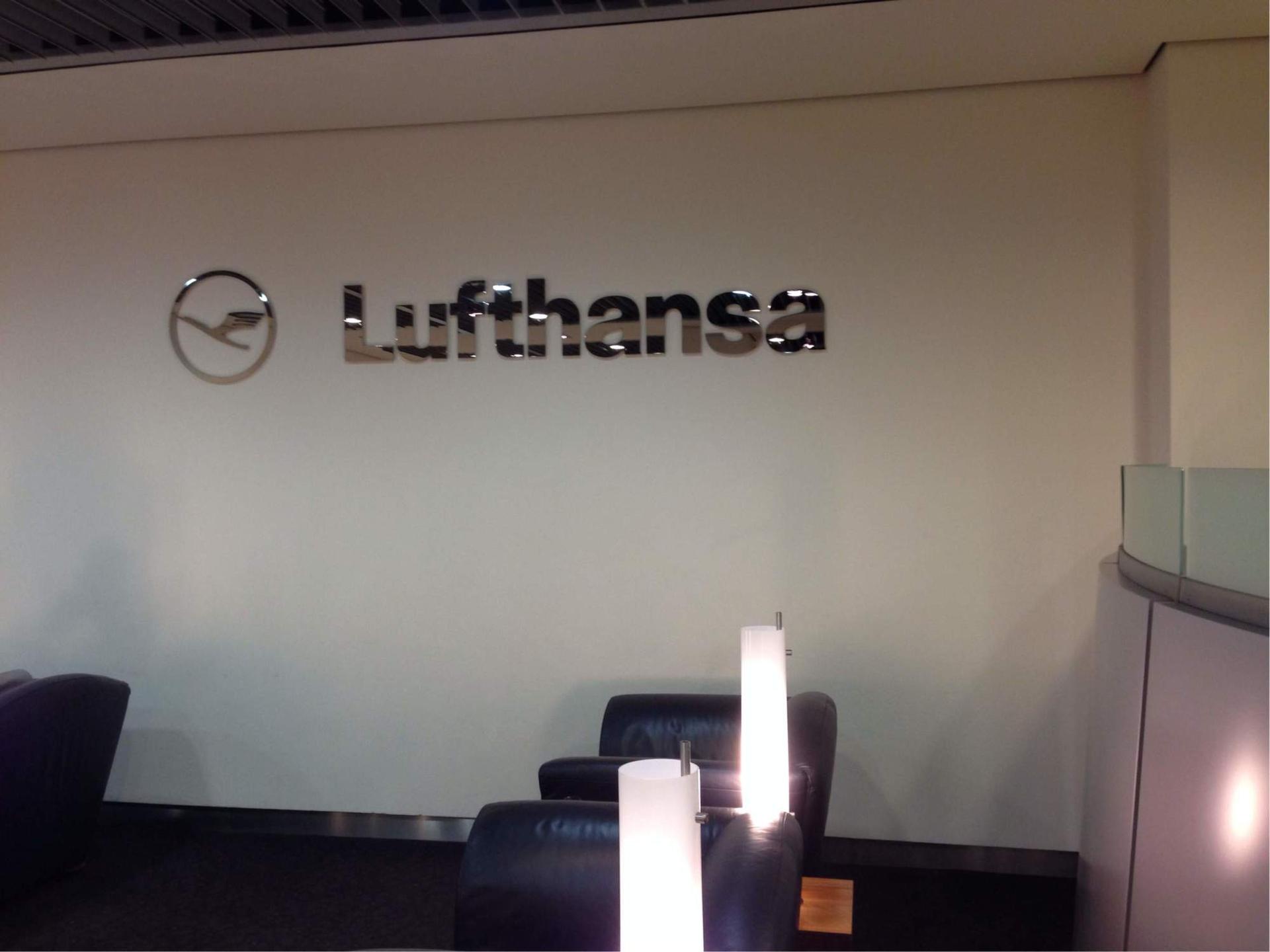 Lufthansa Senator Lounge image 5 of 7