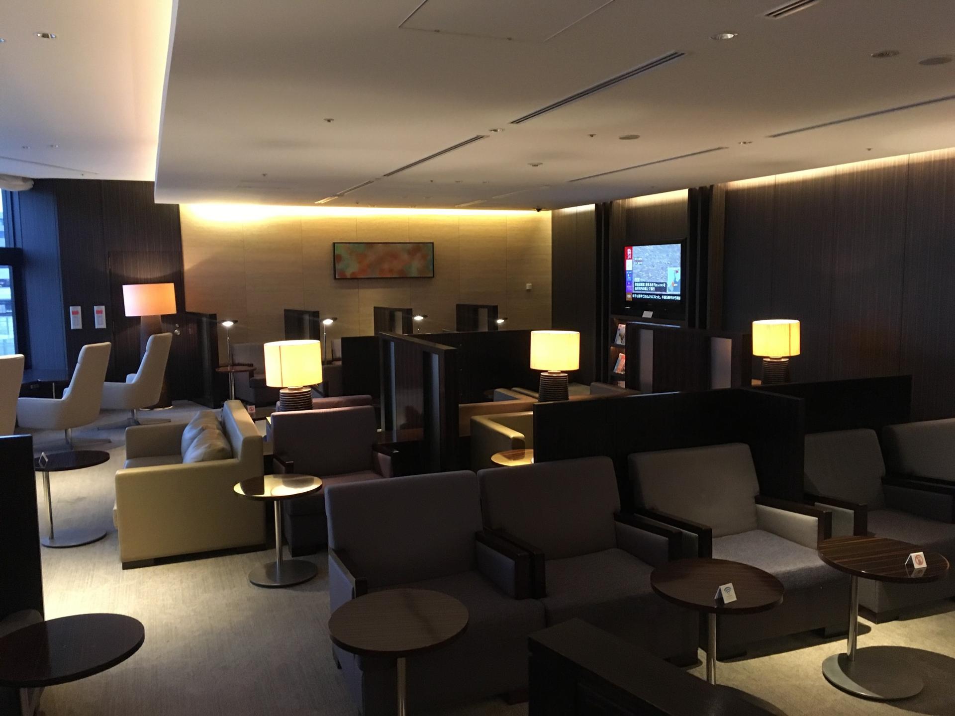 Japan Airlines JAL First Class Lounge  image 42 of 45