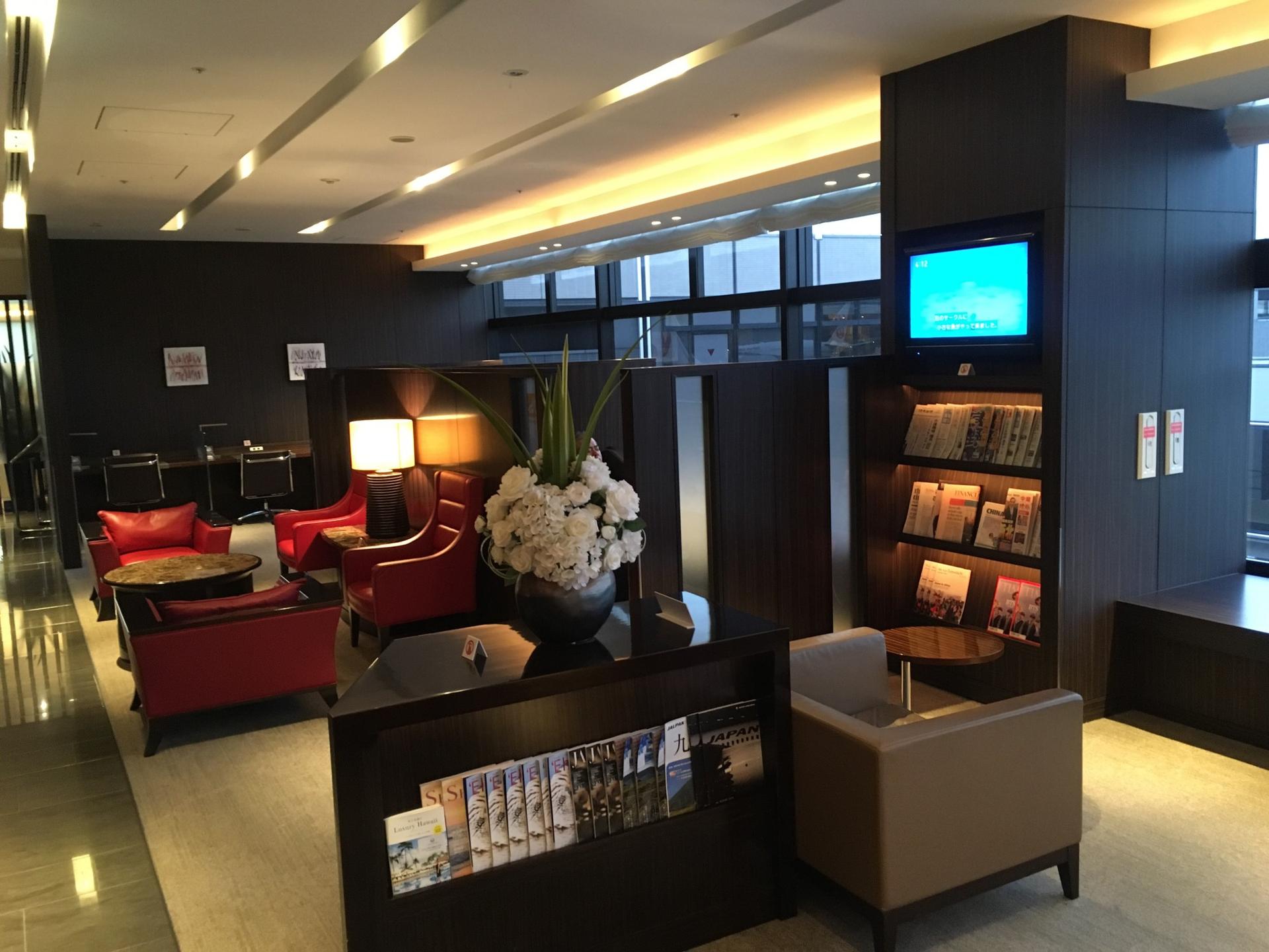 Japan Airlines JAL First Class Lounge  image 32 of 45