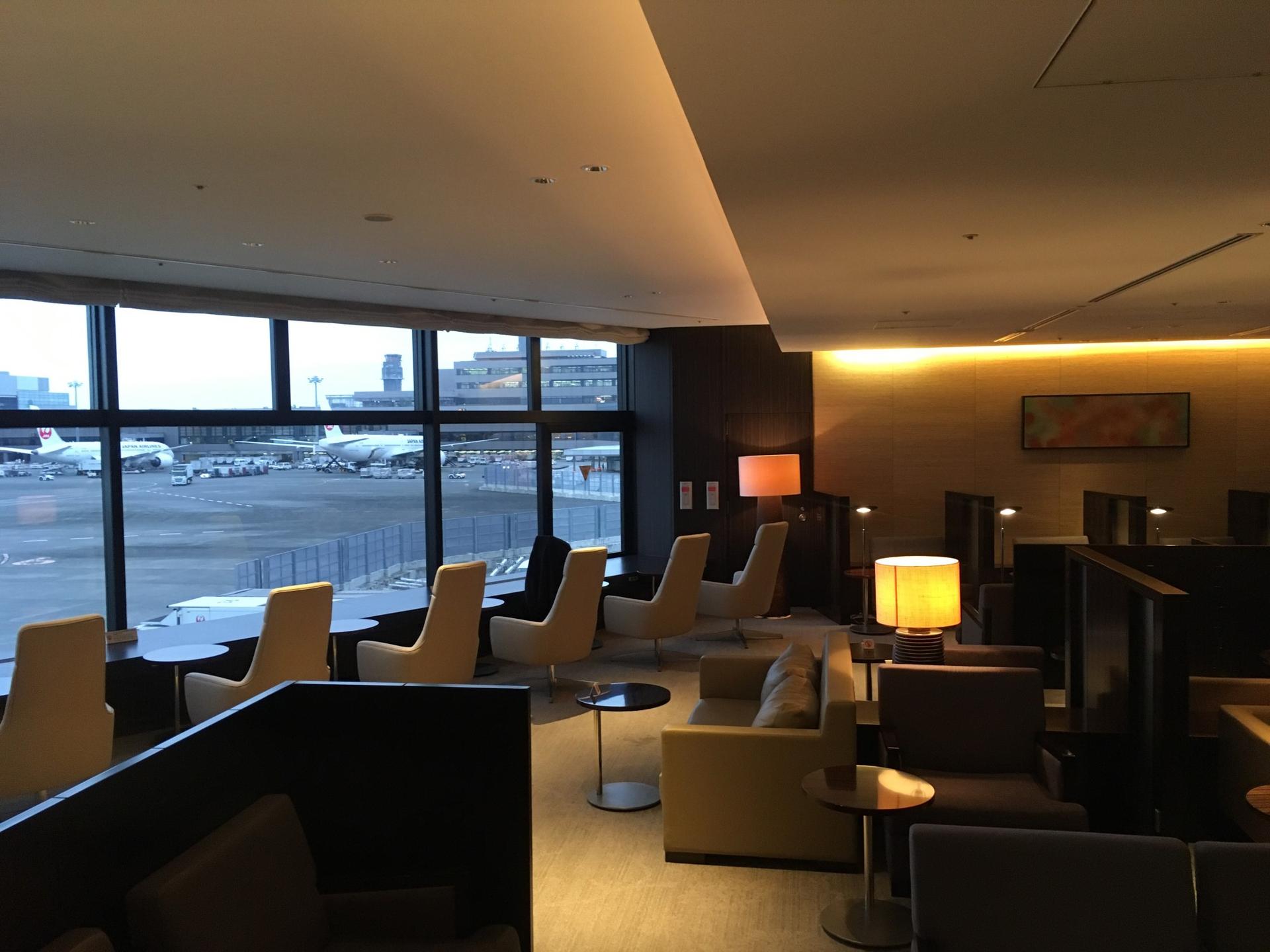 Japan Airlines JAL First Class Lounge  image 28 of 45