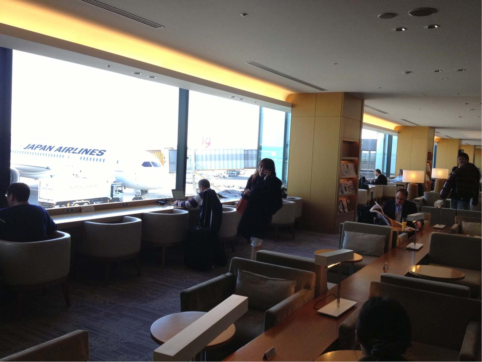 Japan Airlines JAL Sakura Lounge (2nd Floor)  image 28 of 43