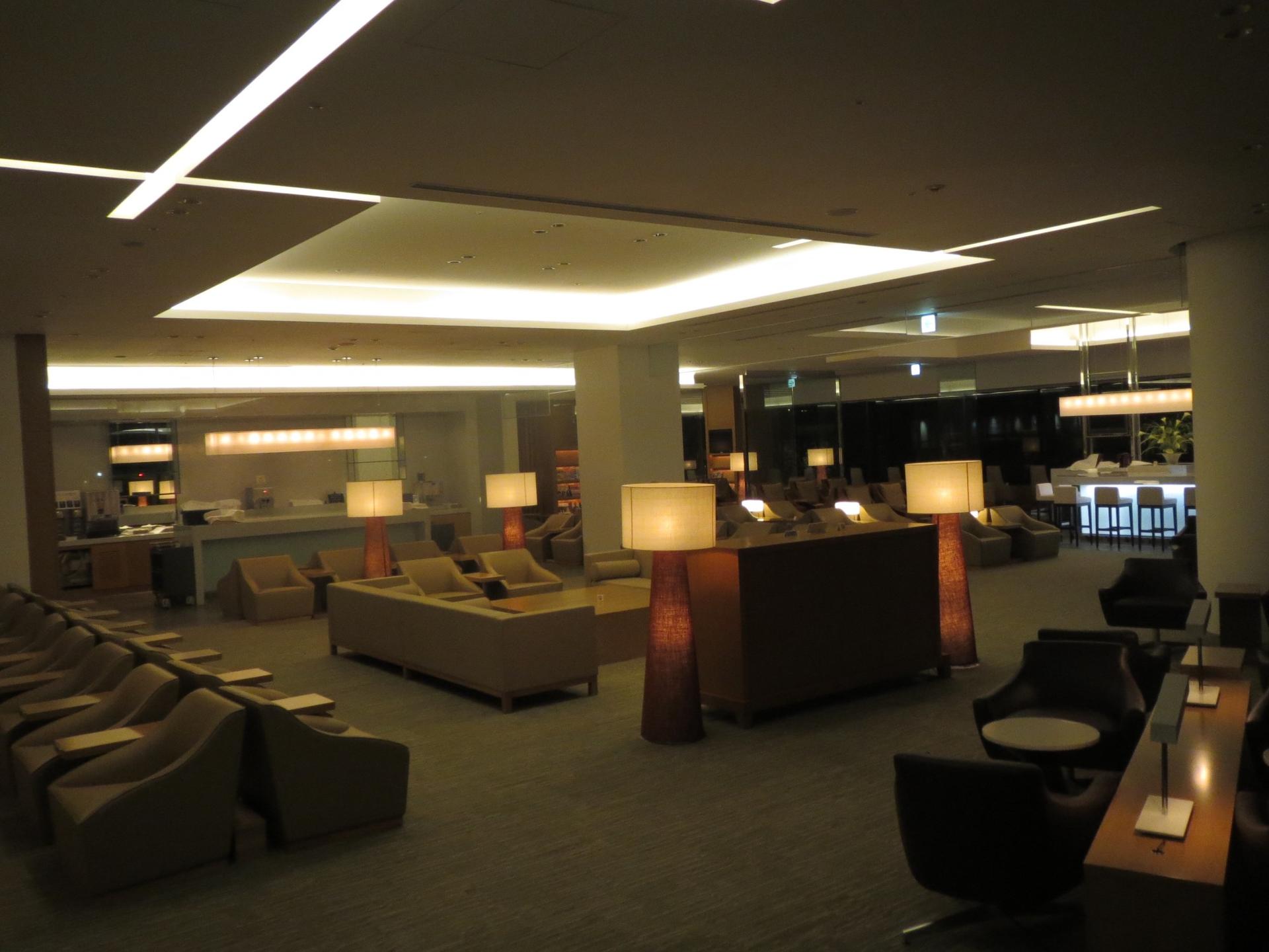 Japan Airlines JAL Sakura Lounge (2nd Floor)  image 5 of 43