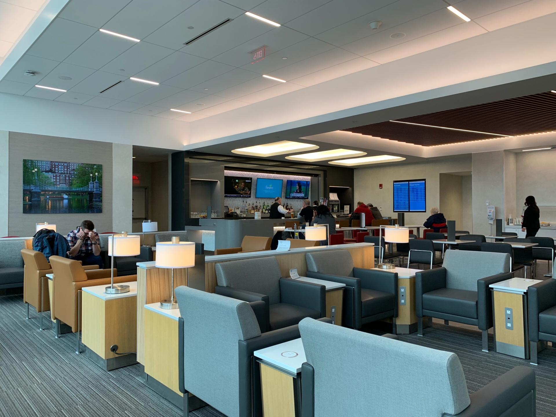 American Airlines Admirals Club (Gate B4) image 1 of 1
