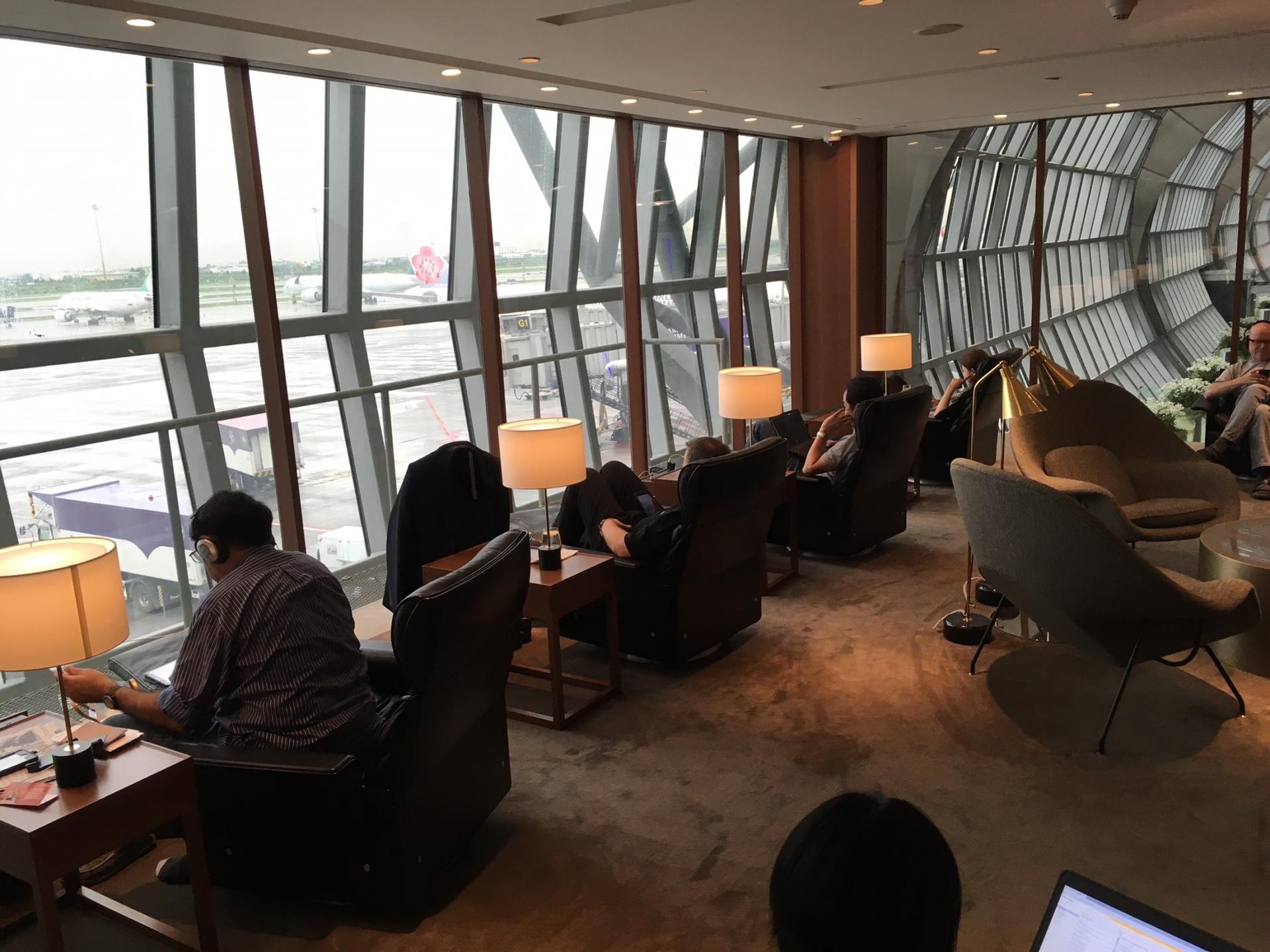 Cathay Pacific First and Business Class Lounge image 59 of 69