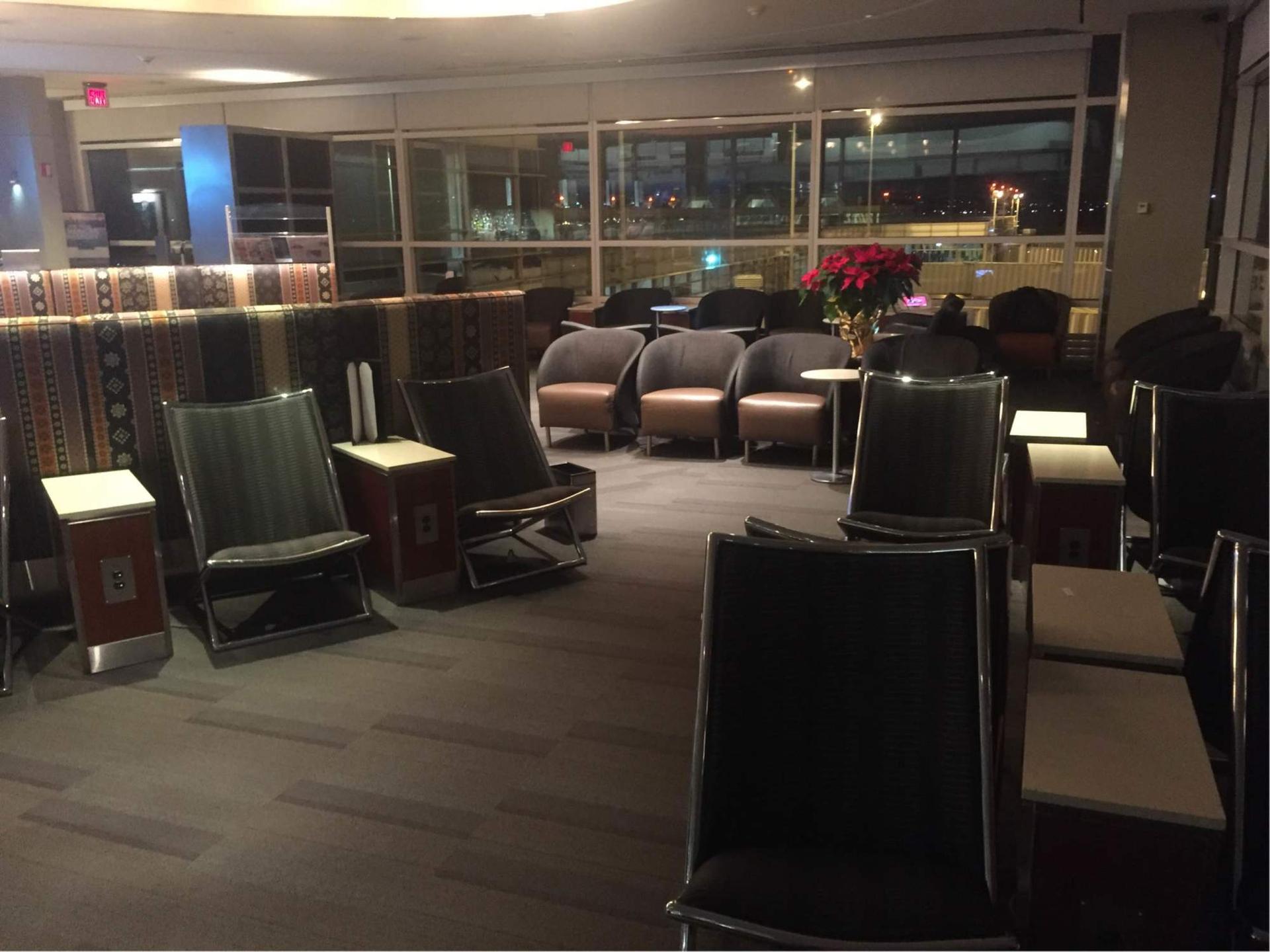 American Airlines Admirals Club image 13 of 22