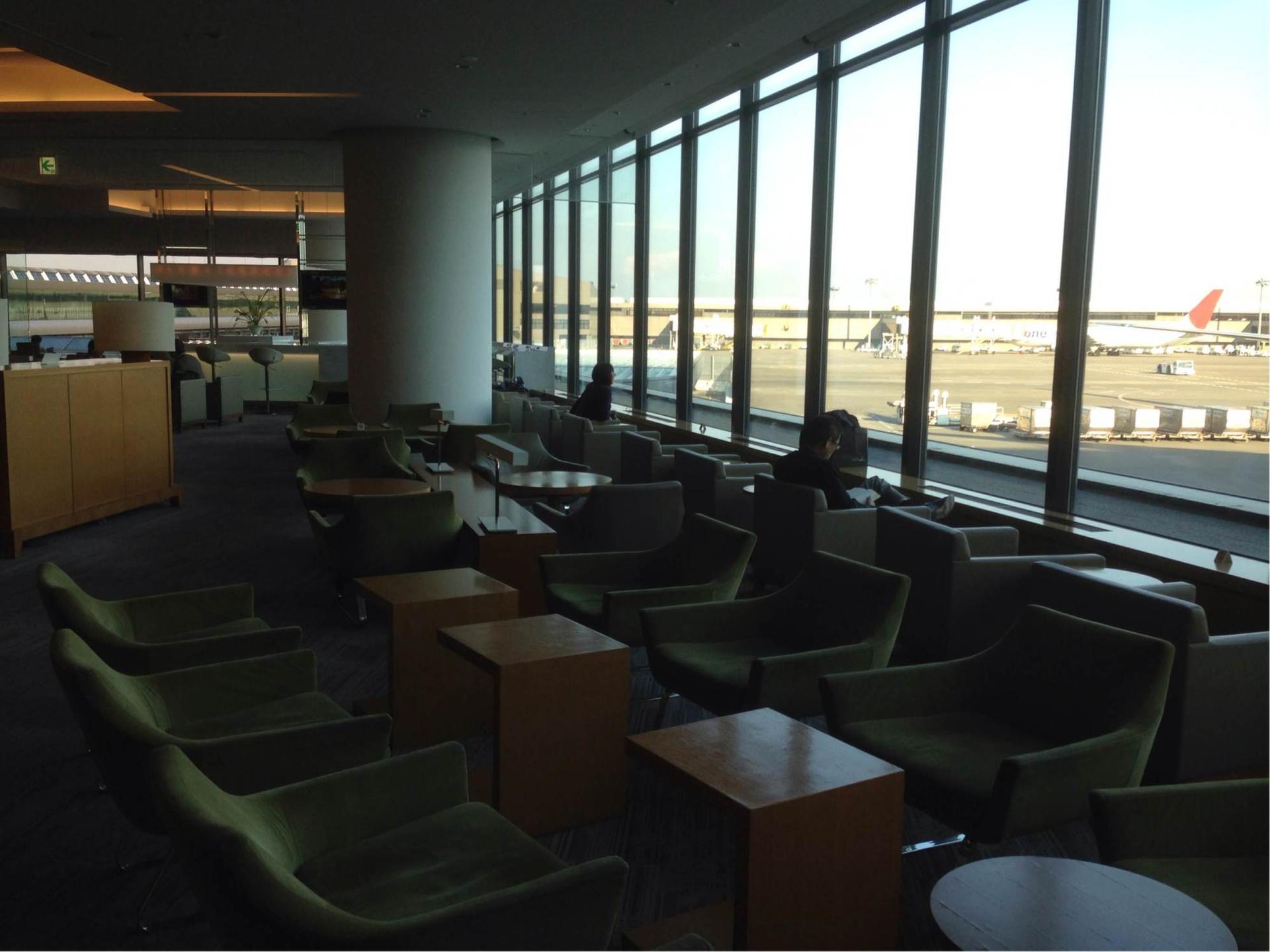 Japan Airlines JAL Sakura Lounge (2nd Floor)  image 19 of 43