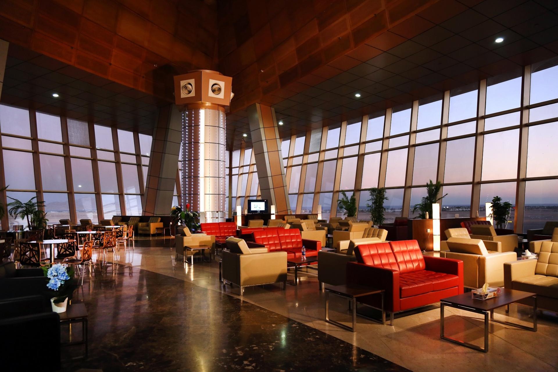 Pearl Lounge (Terminal 1) image 2 of 6