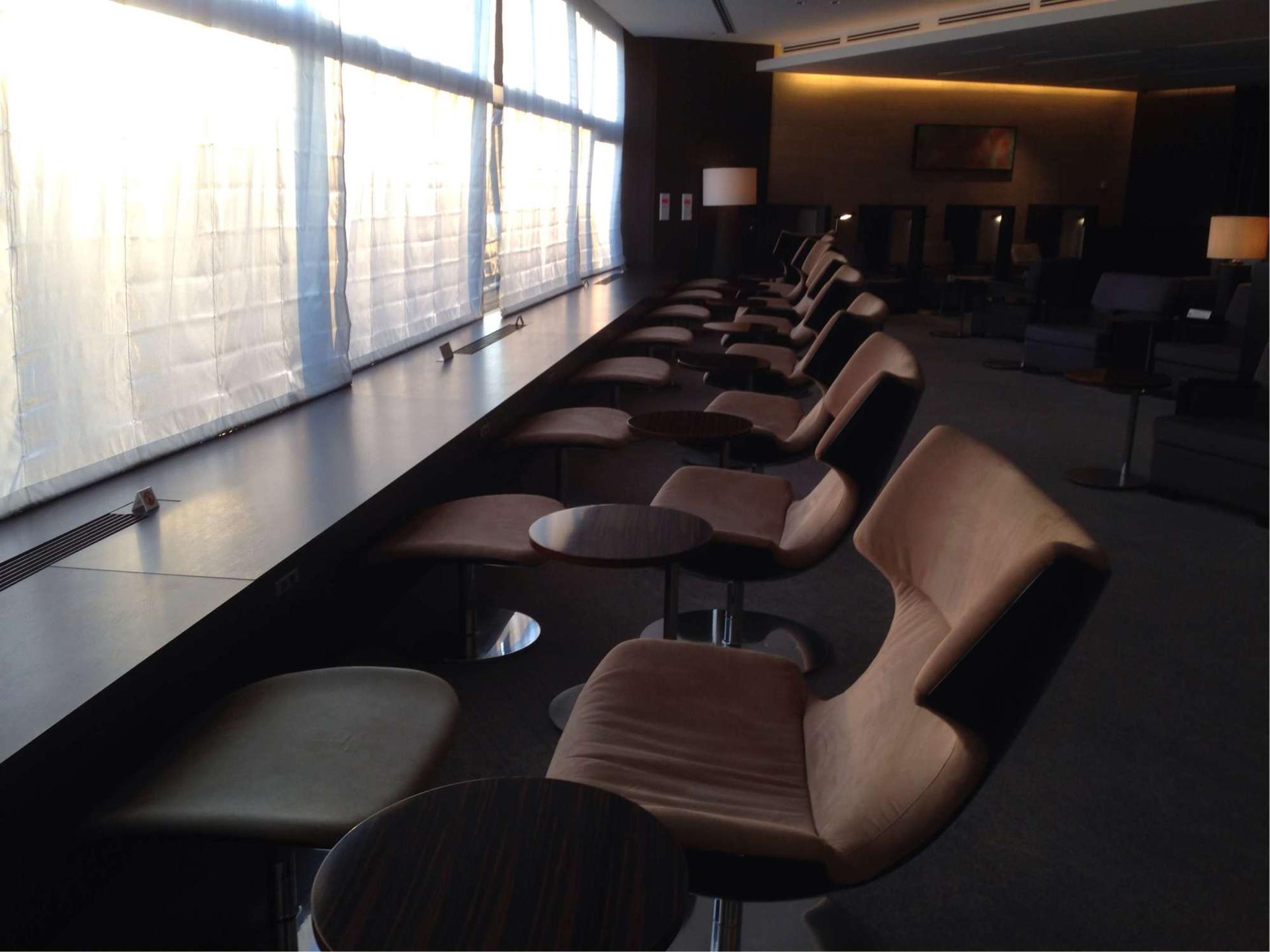 Japan Airlines JAL First Class Lounge  image 14 of 45