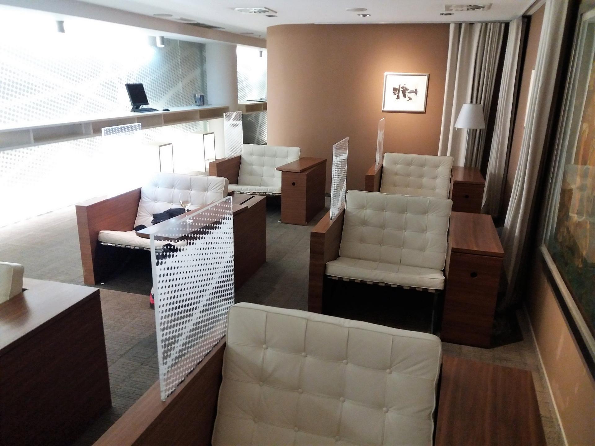 Business Lounge image 2 of 41