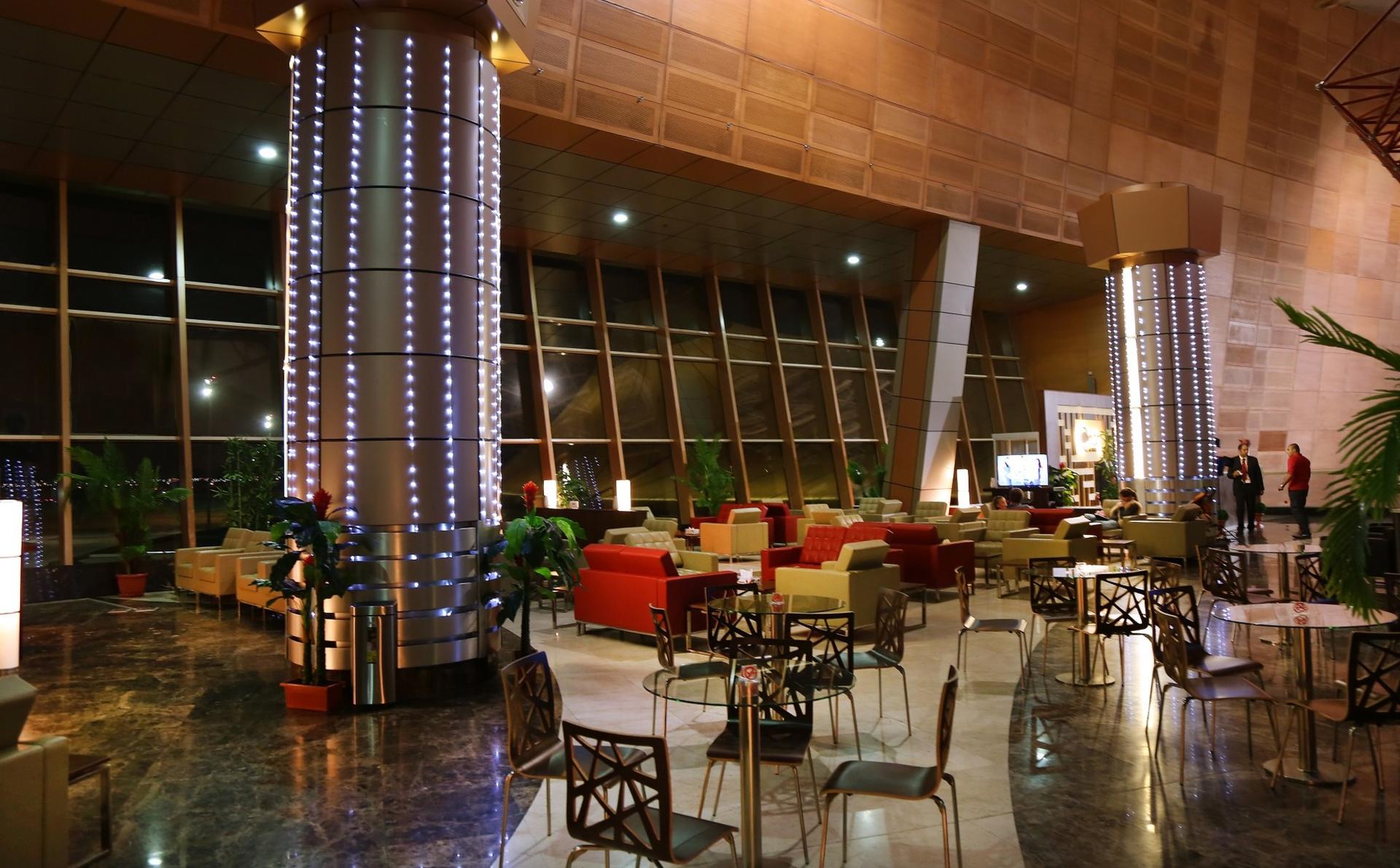 Pearl Lounge (Terminal 1) image 6 of 6