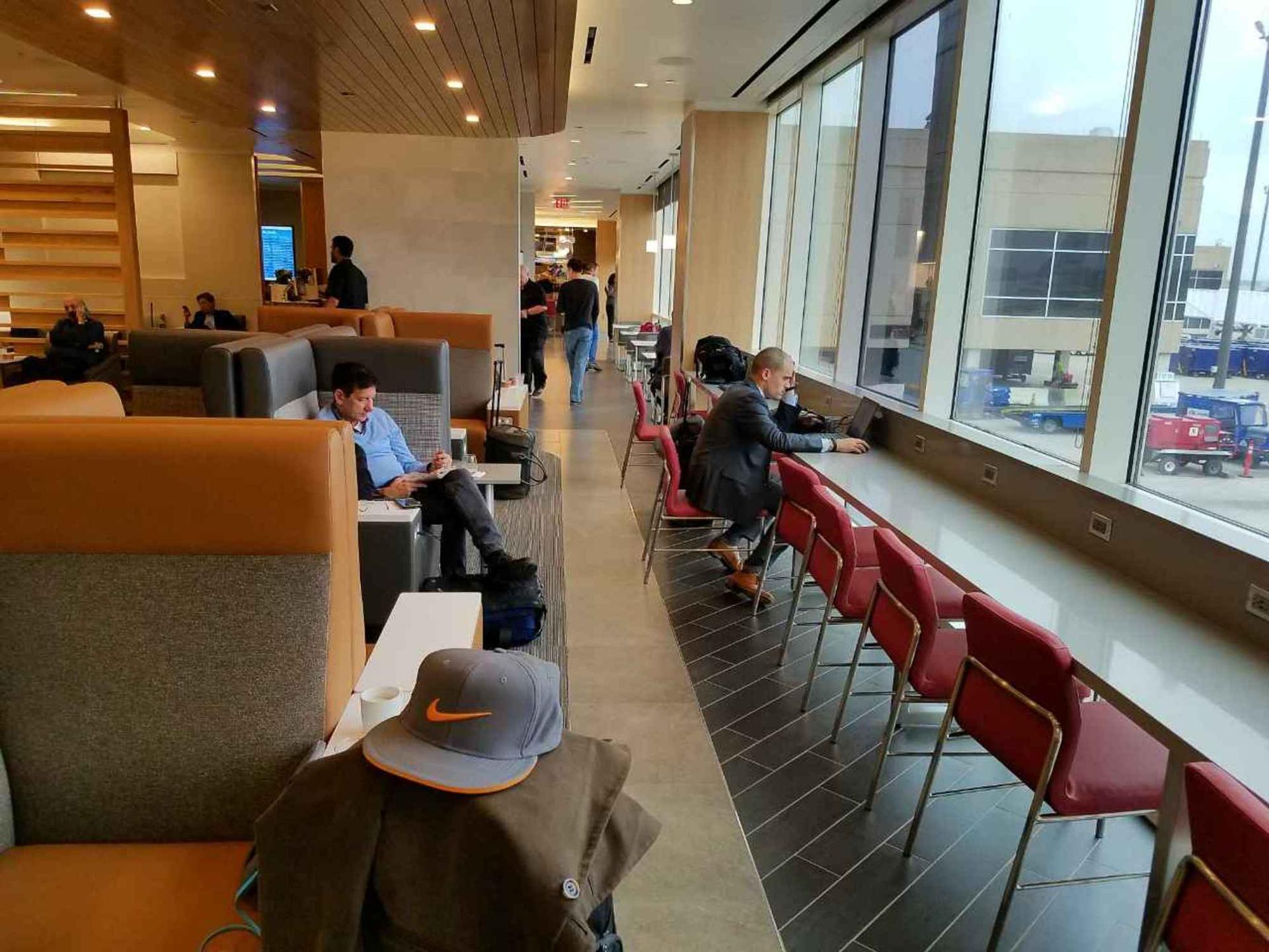 American Airlines Admirals Club image 1 of 13
