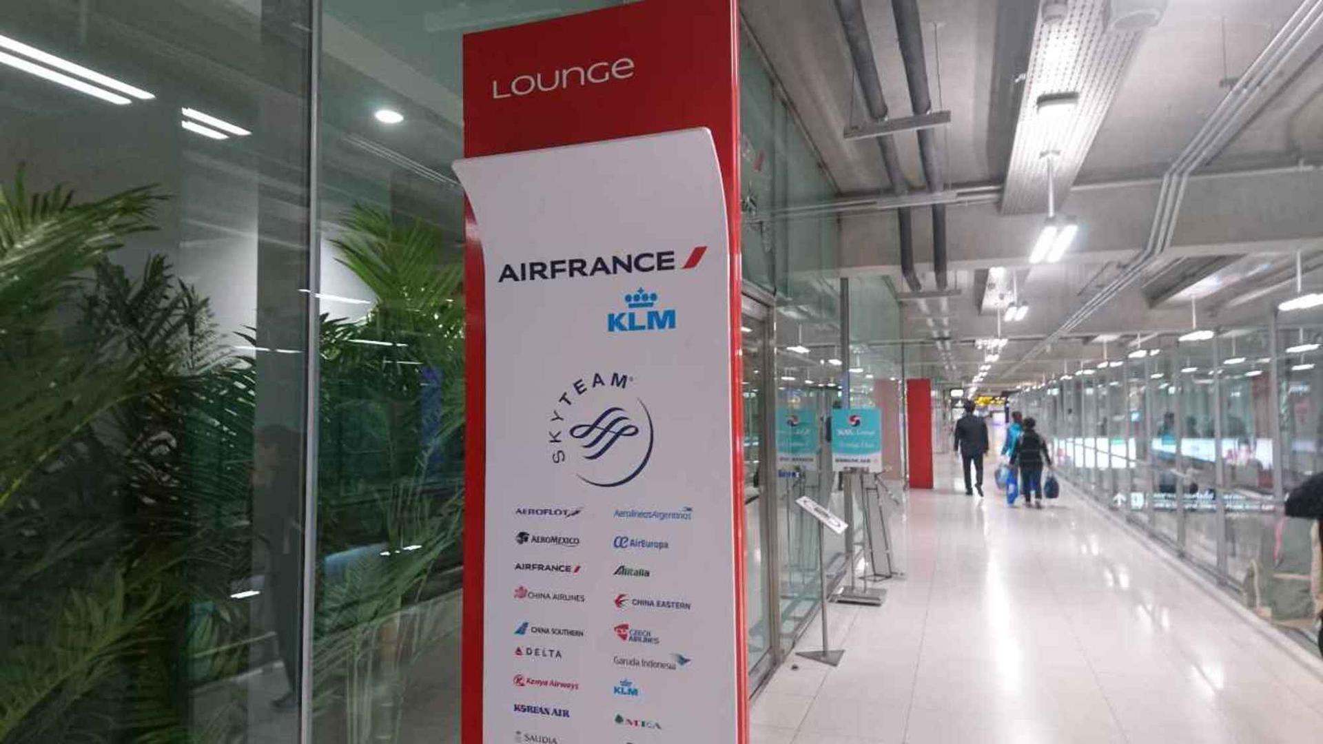 Air France/KLM Lounge image 19 of 28