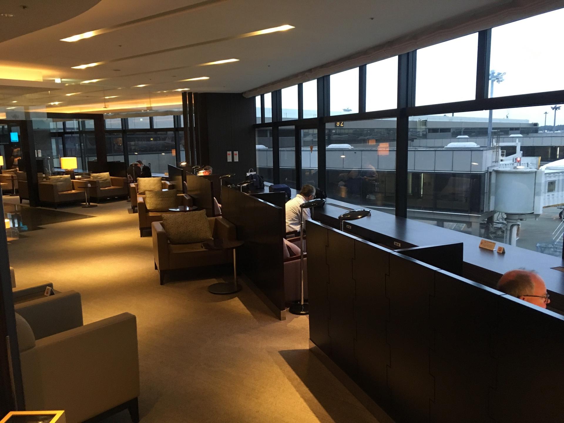 Japan Airlines JAL First Class Lounge  image 44 of 45