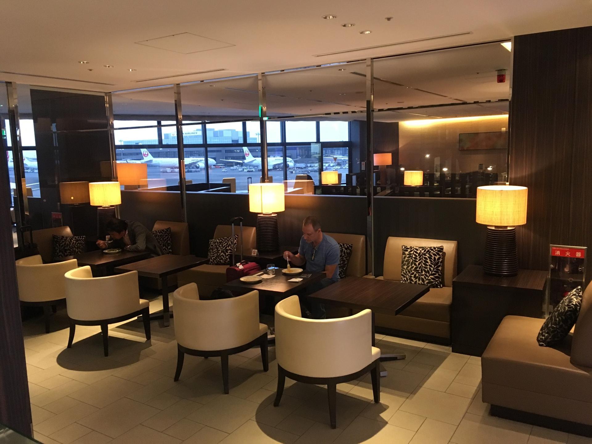 Japan Airlines JAL First Class Lounge  image 43 of 45