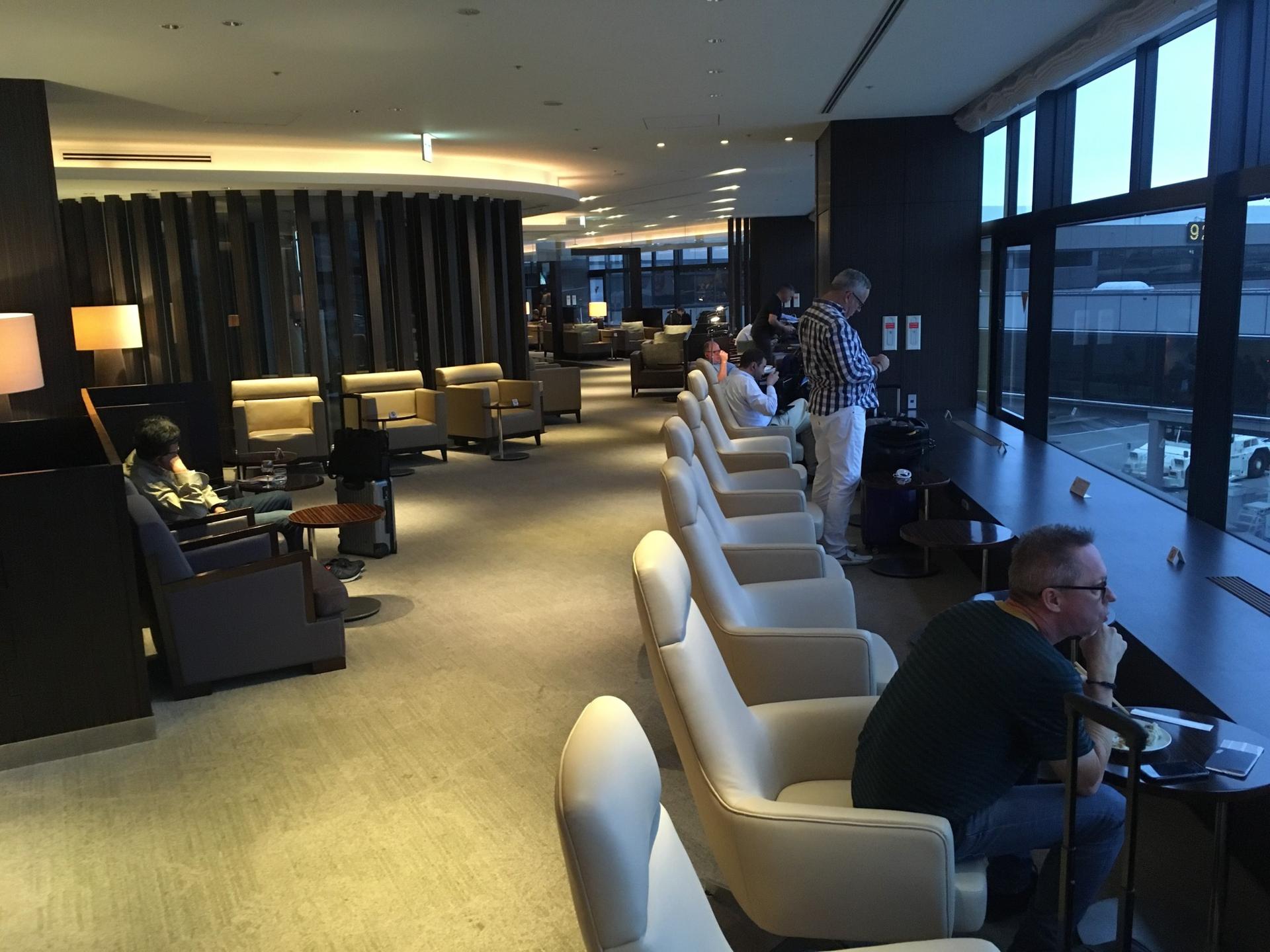 Japan Airlines JAL First Class Lounge  image 27 of 45