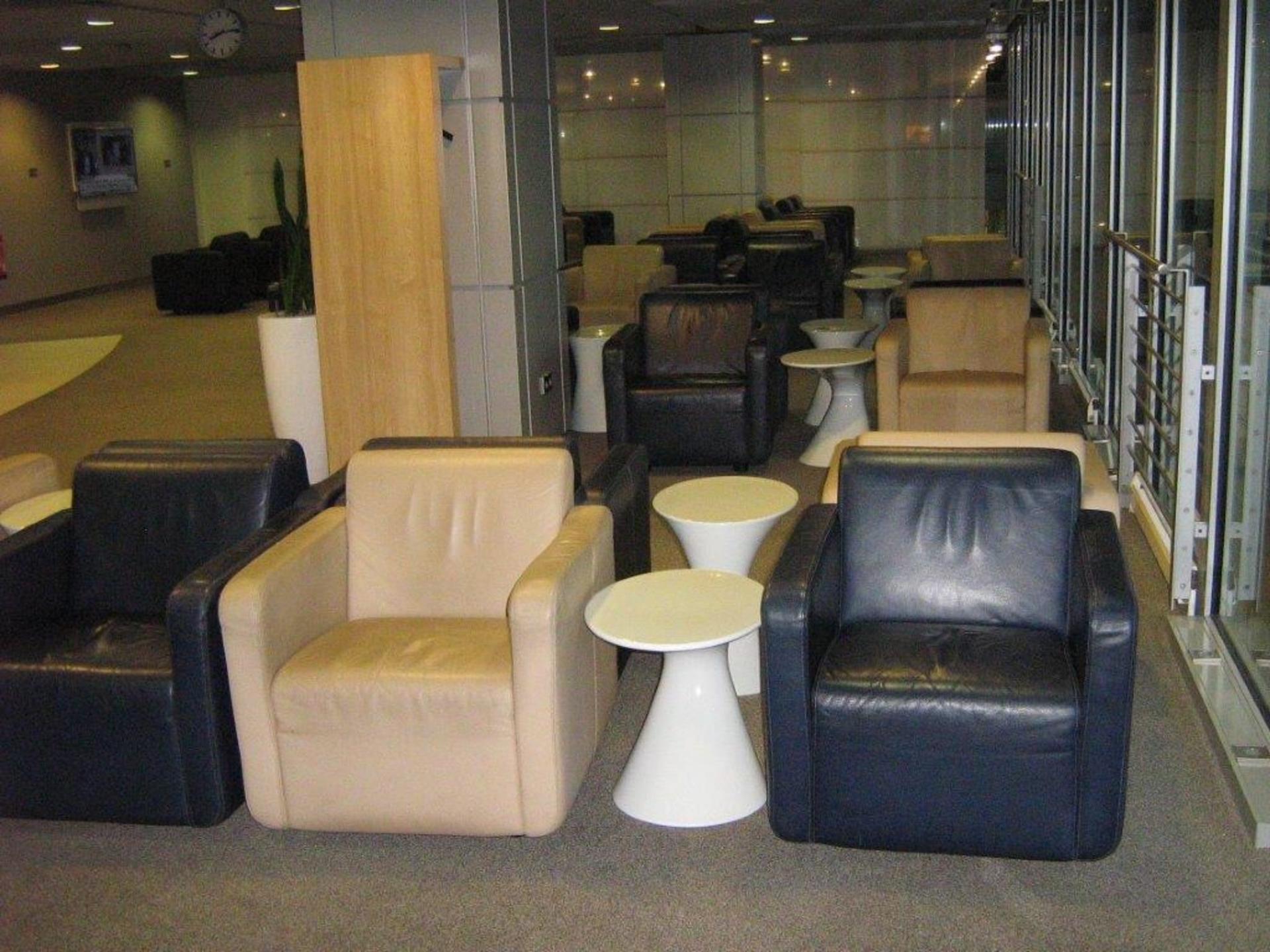 Lufthansa Business Lounge image 10 of 22