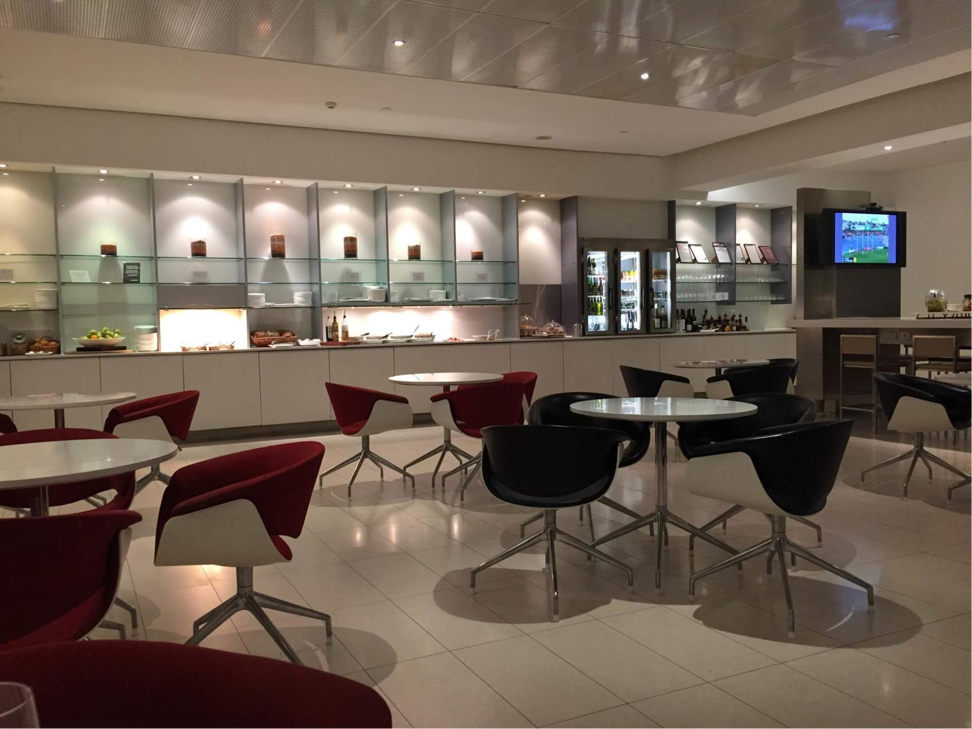 Qantas Airways International Business Lounge image 3 of 17