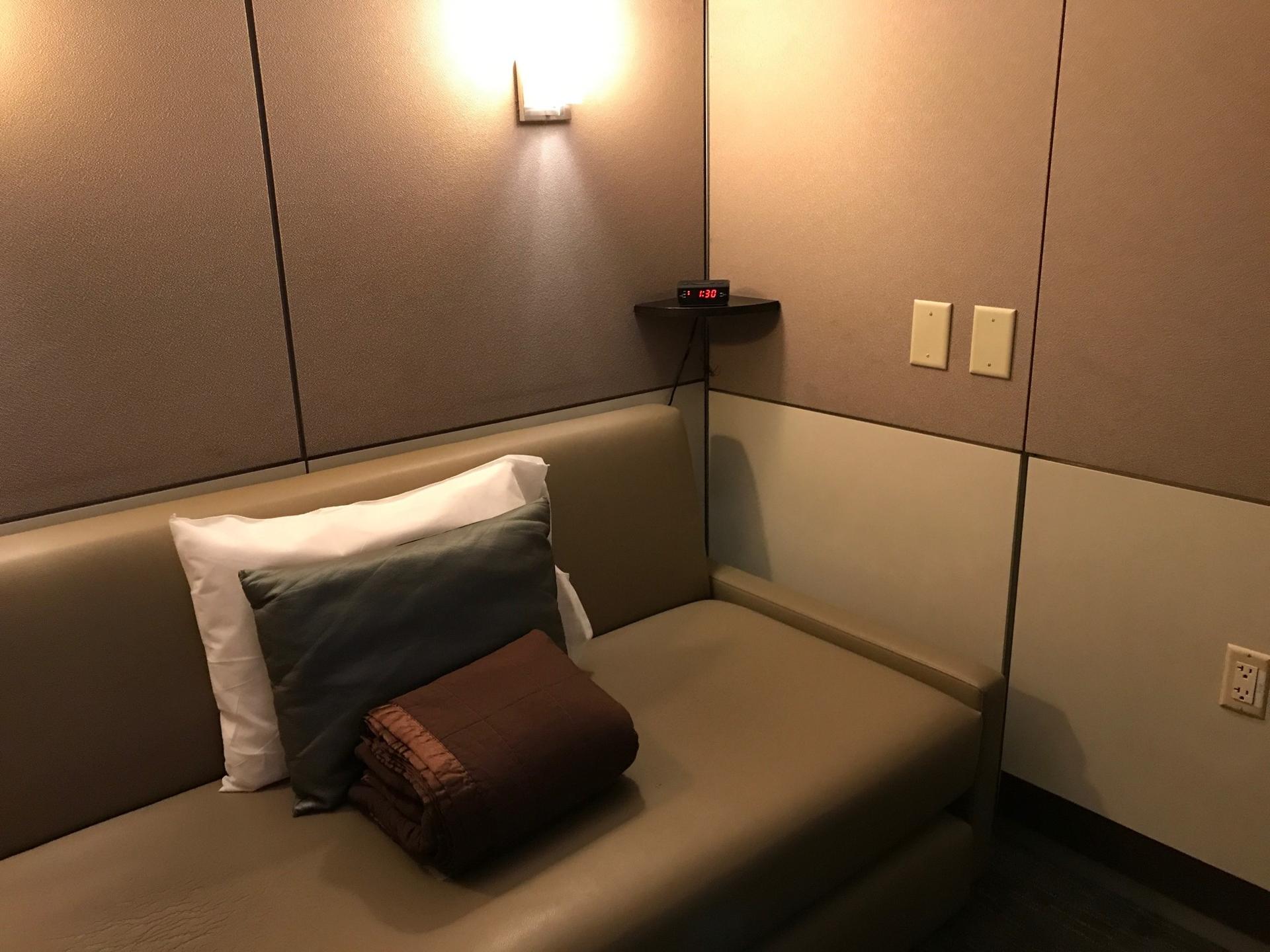 Minute Suites (Gate B15) image 2 of 19
