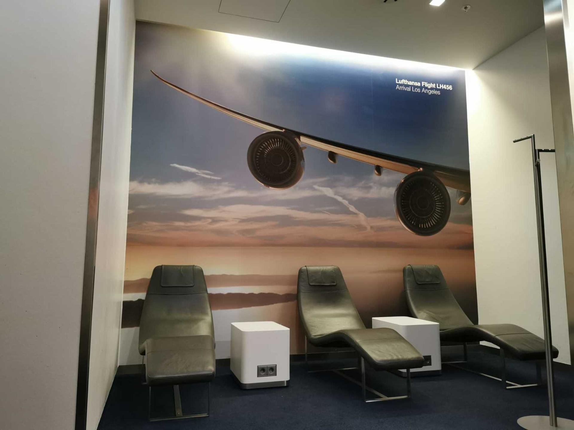 Lufthansa Business Lounge (Schengen, Gate A13) image 4 of 13