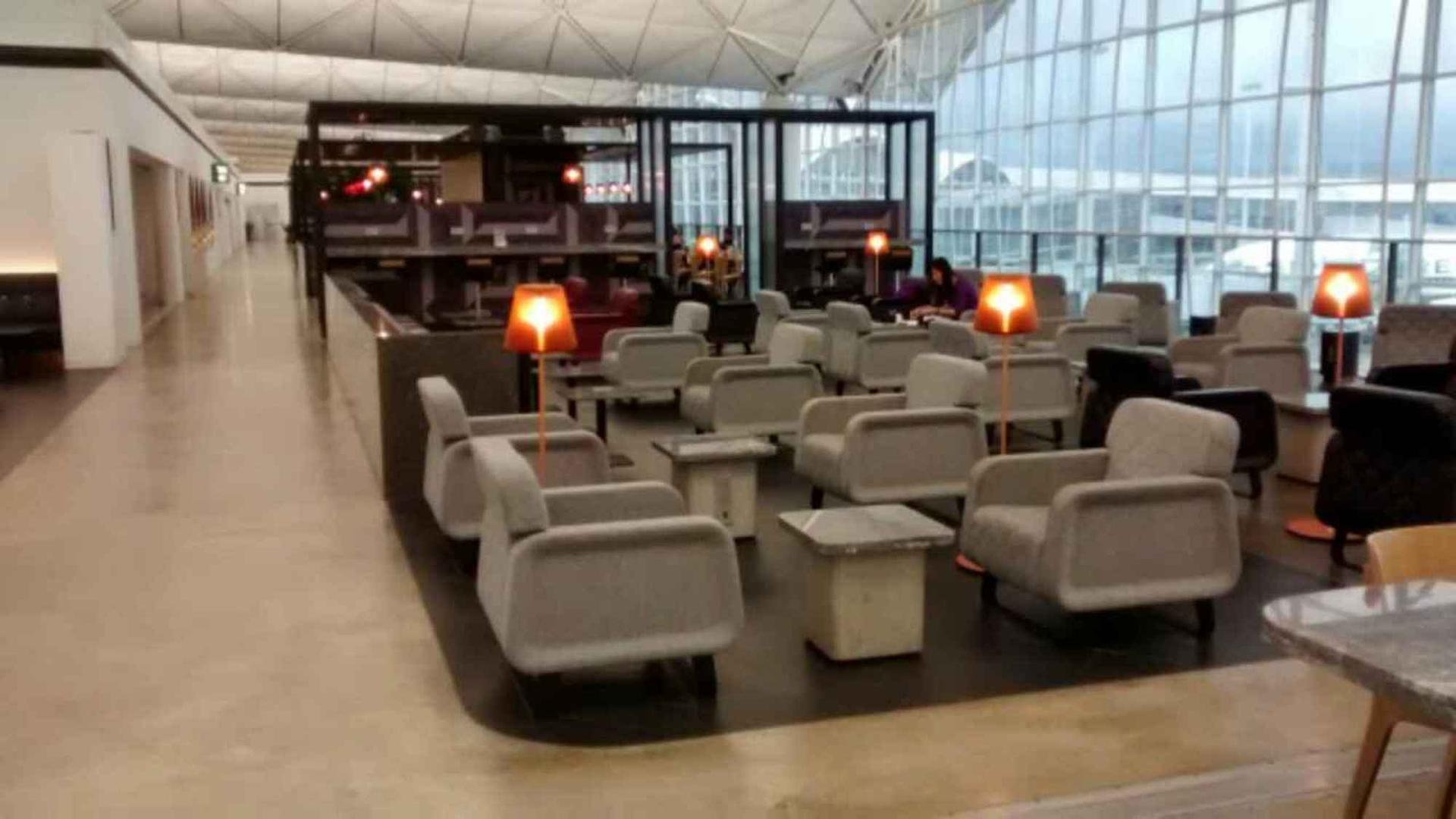 The Qantas Hong Kong Lounge image 30 of 99