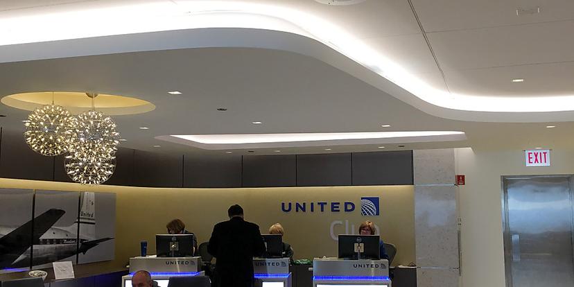 United Airlines United Club (Gate B18)