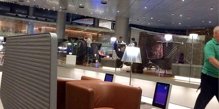 Qatar Airways First and Business Class Arrivals Lounge (Before Immigration)