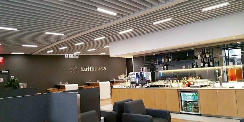 Lufthansa Business Lounge  image 2 of 5