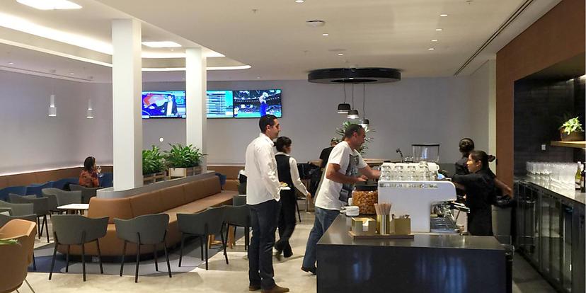 Qantas Airways Domestic and International Business Lounge image 5 of 5