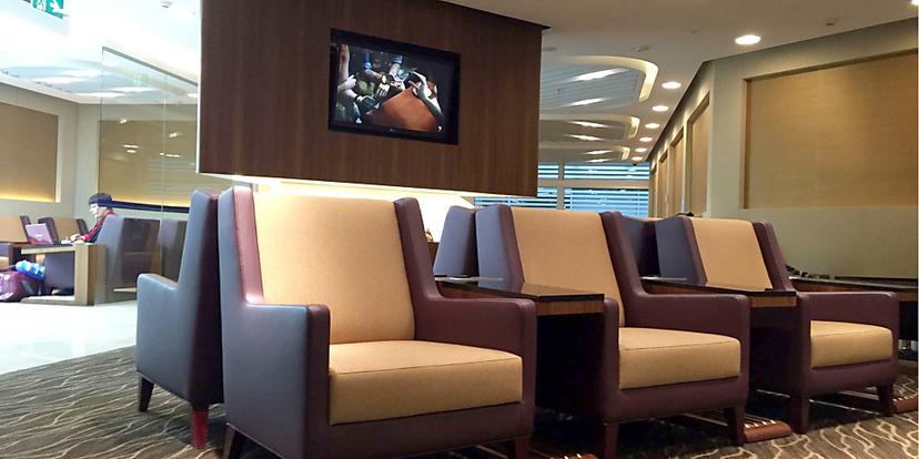 Singapore Airlines SilverKris Business Class Lounge image 3 of 5